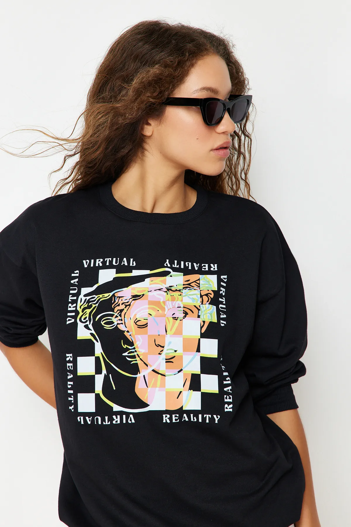 Trendyol Collection  Schwarzes bedrucktes Oversize-Sweatshirt aus Strick