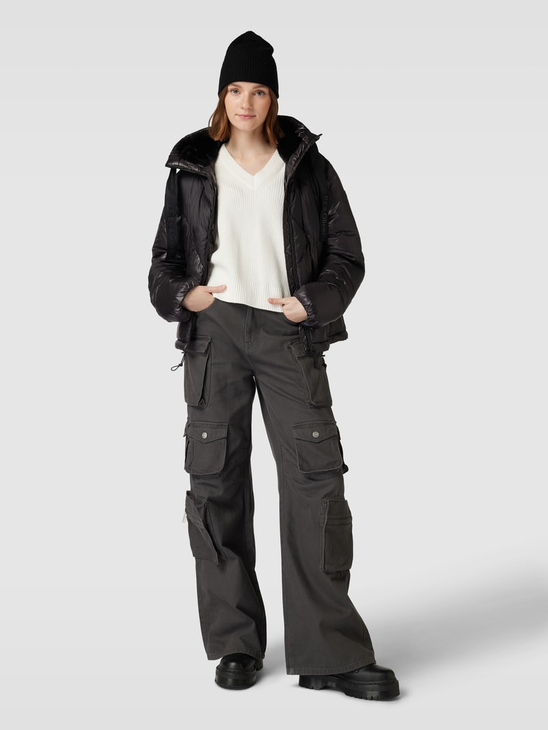 Steppjacke mit Reißverschlusstaschen in schwarz