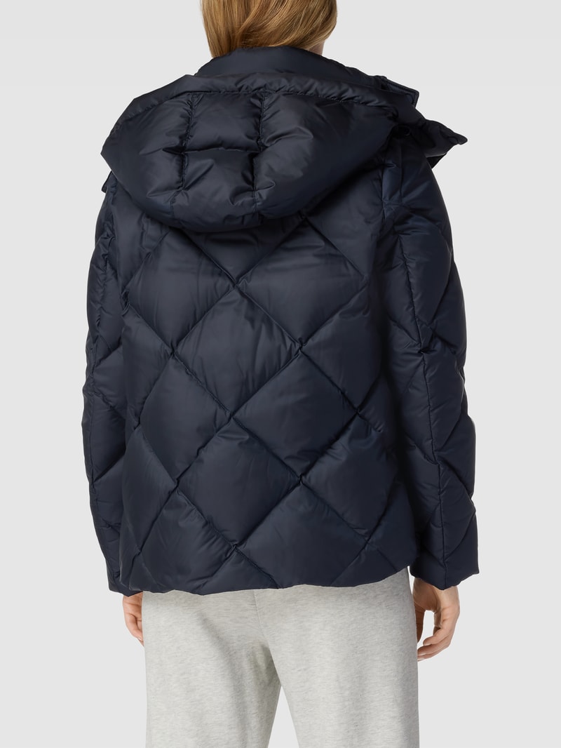 Daunenjacke mit Label-Detail in marineblau