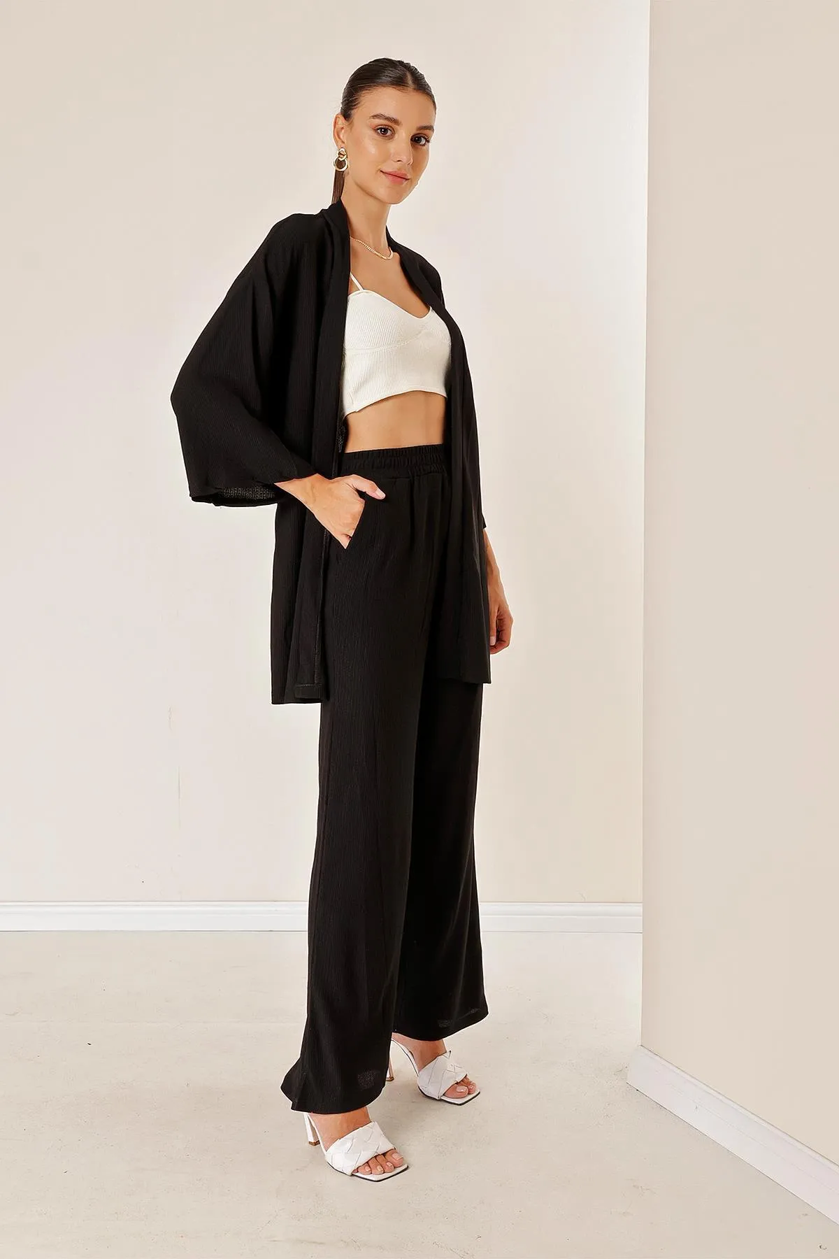 By Saygı  Faltiges Hosen- und Taschen-Kimono-Set in Schwarz