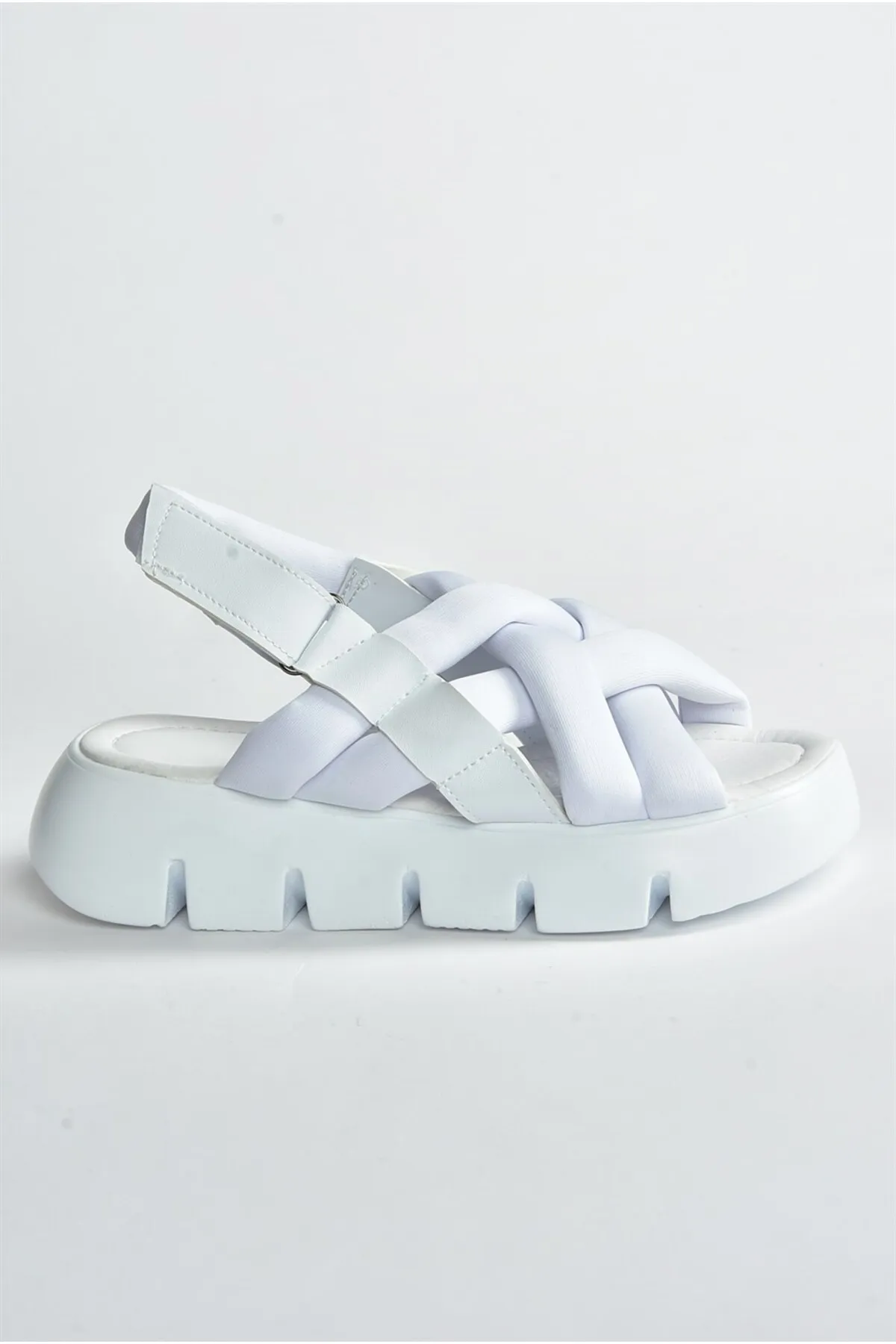 Fox Shoes  Weiße Stoff-Damensandalen mit dicker Sohle M267083104