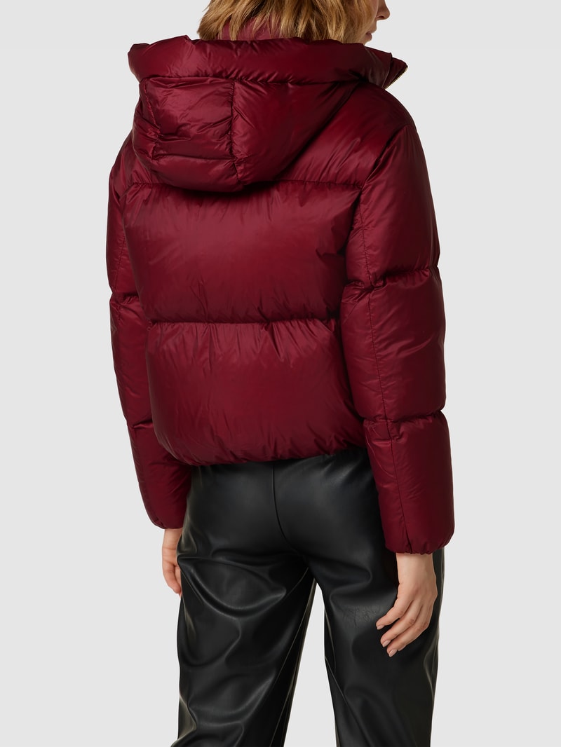Daunenjacke mit Label-Details in bordeaux rot