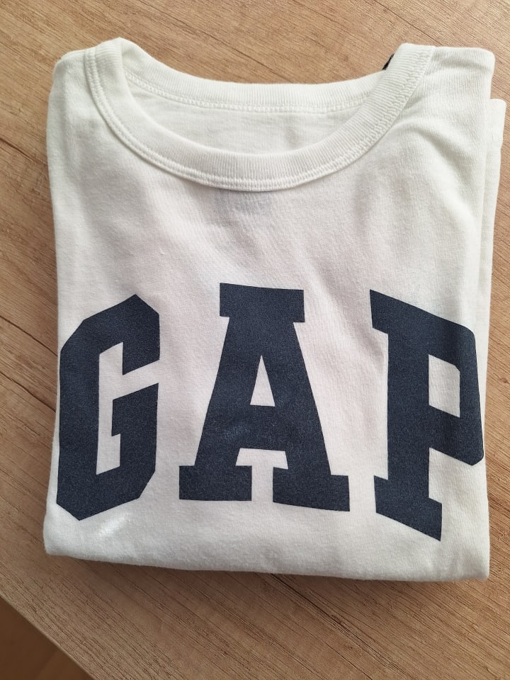GAP 2 Gap Langarmshirts in sehr gutem Zustand, dass weiße hat eine kleine Verfärbung, siehe Bild,  sonst top günstig kaufen 110