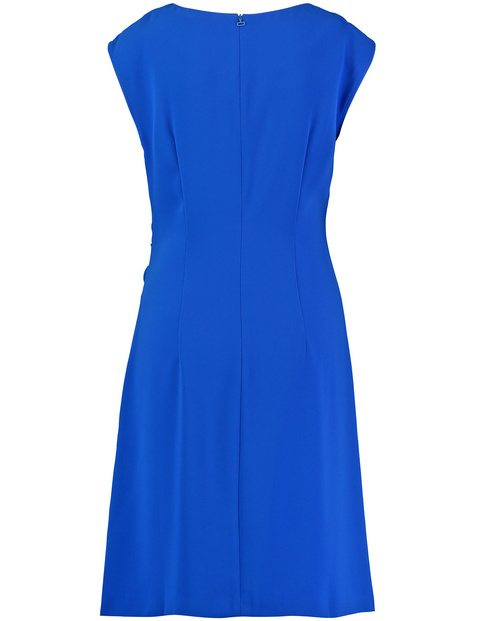 Ärmelloses Kleid mit seitlichem Faltendetail