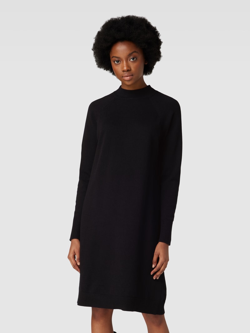 Knielanges Strickkleid mit Turtleneck in schwarz