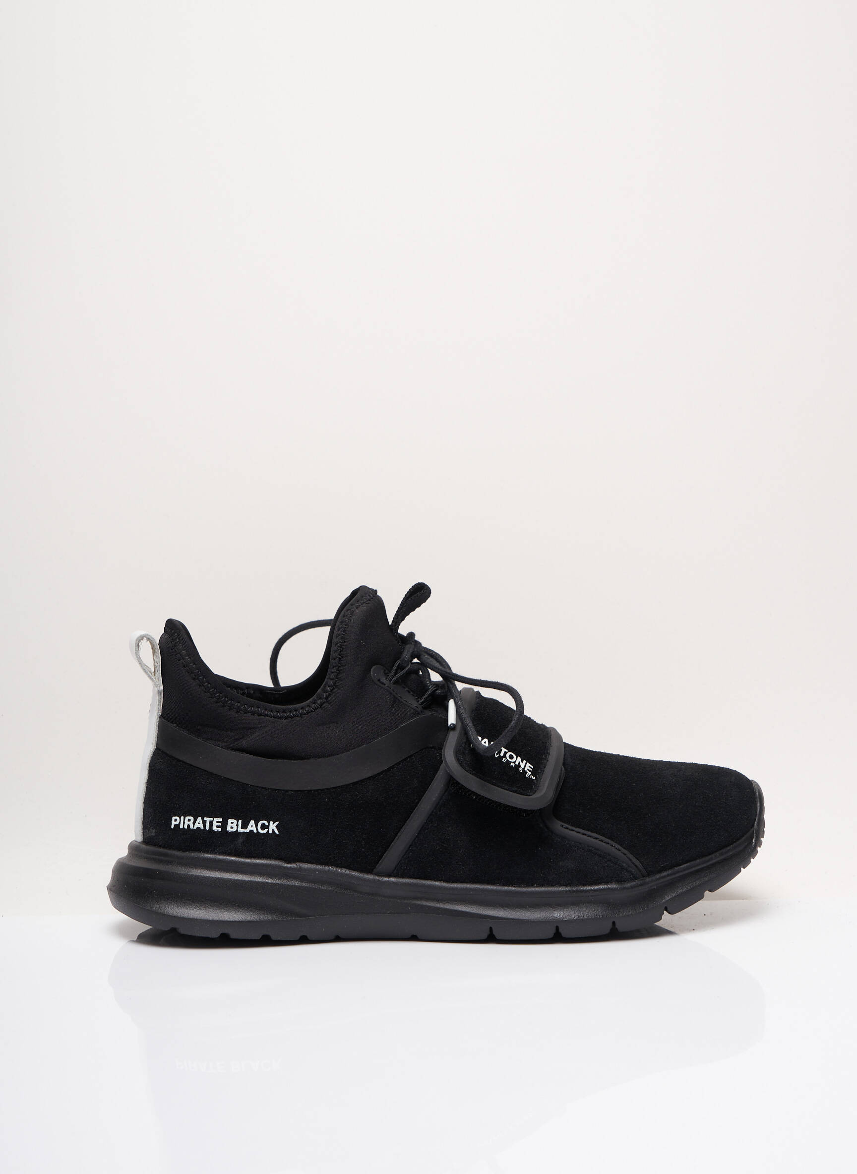 Pantone Universe Baskets Unisexe couleur noir