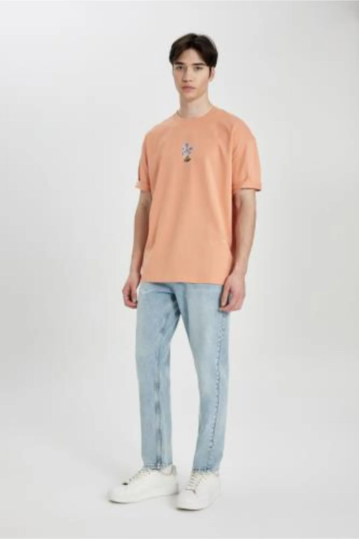DeFacto  Kurzarm-T-Shirt mit Oversize-Passform und bedrucktem Rücken, Rundhalsausschnitt und bedrucktem Rücken B4646ax24sp