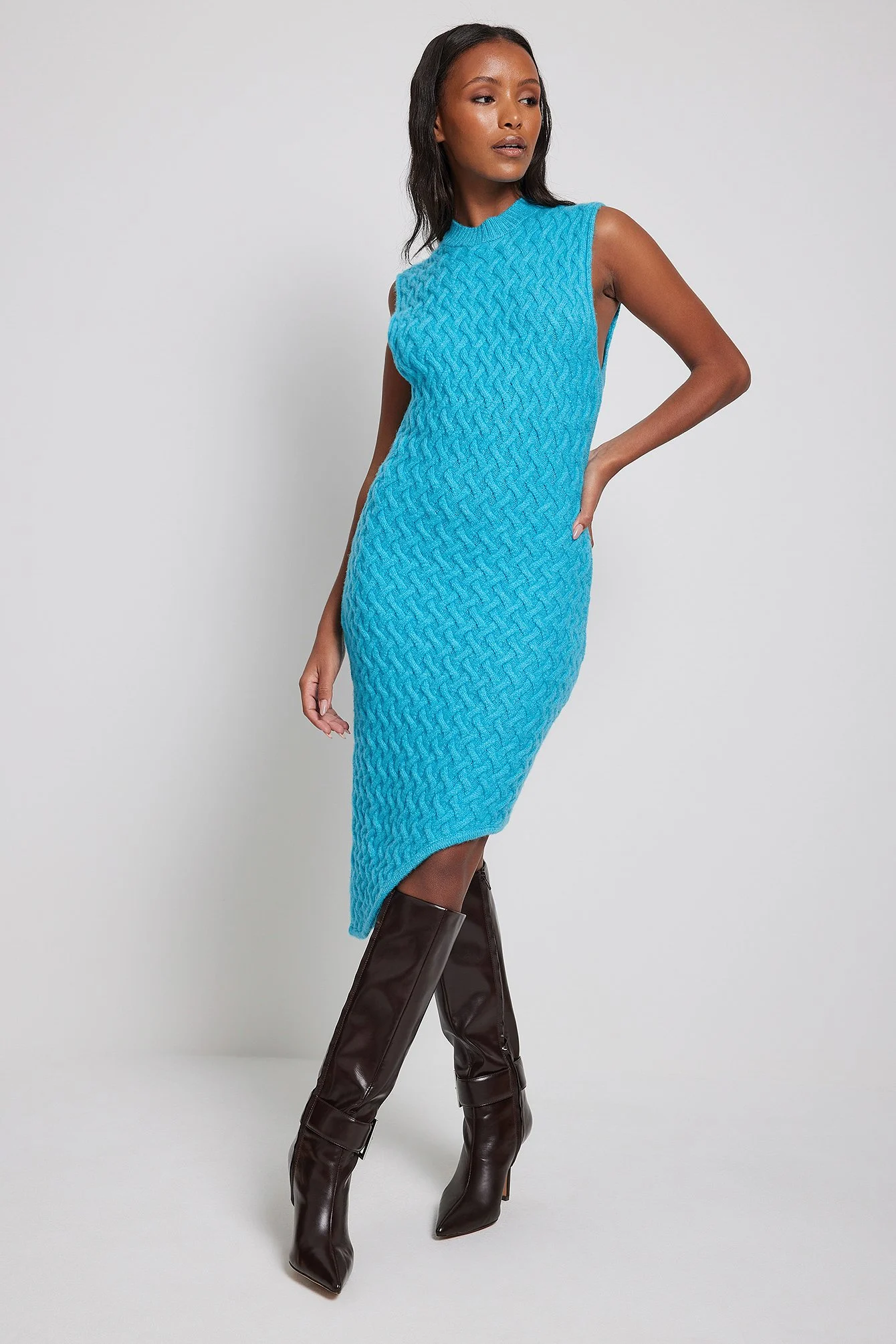 Asymmetrisches Zopfstrick Minikleid