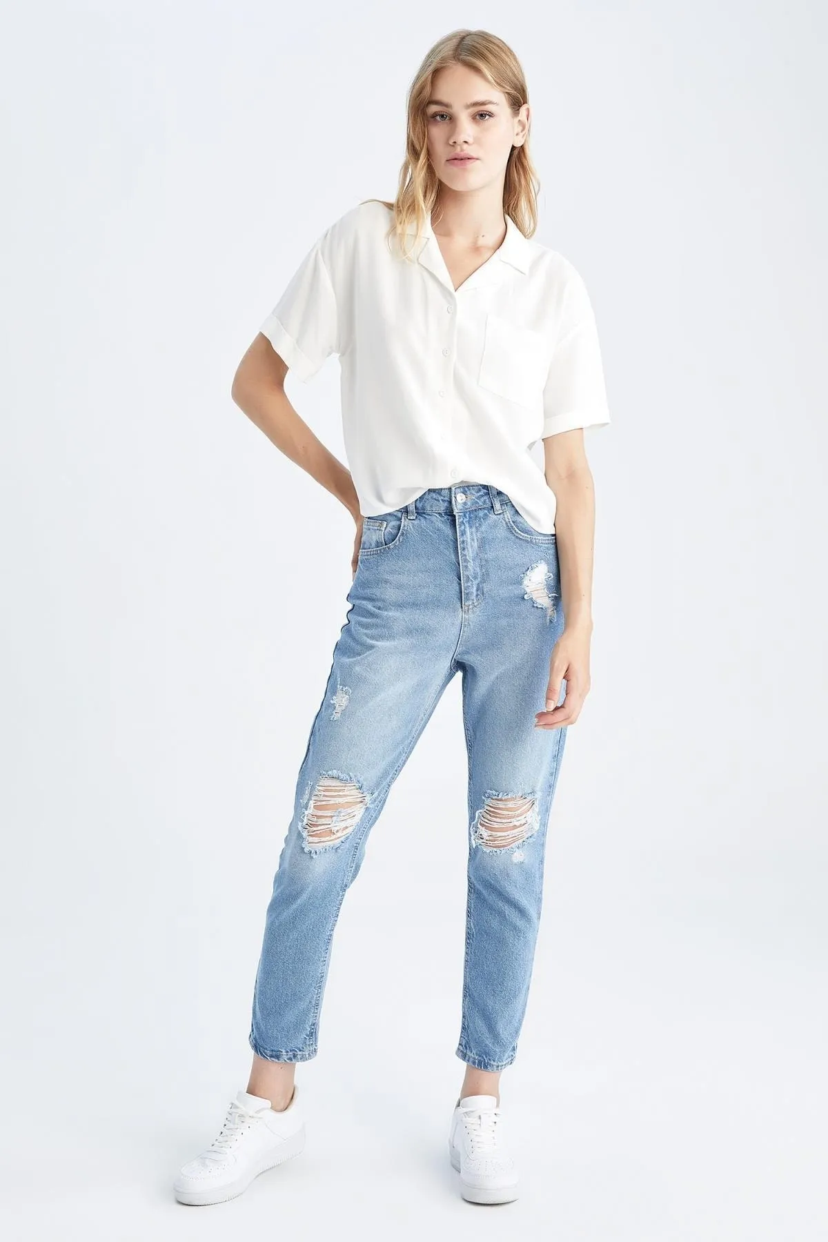 DeFacto  Lina Comfort Fit Hohe, bequeme Passform, leichte, schmale Beintaille, knöchellange Jeanshose