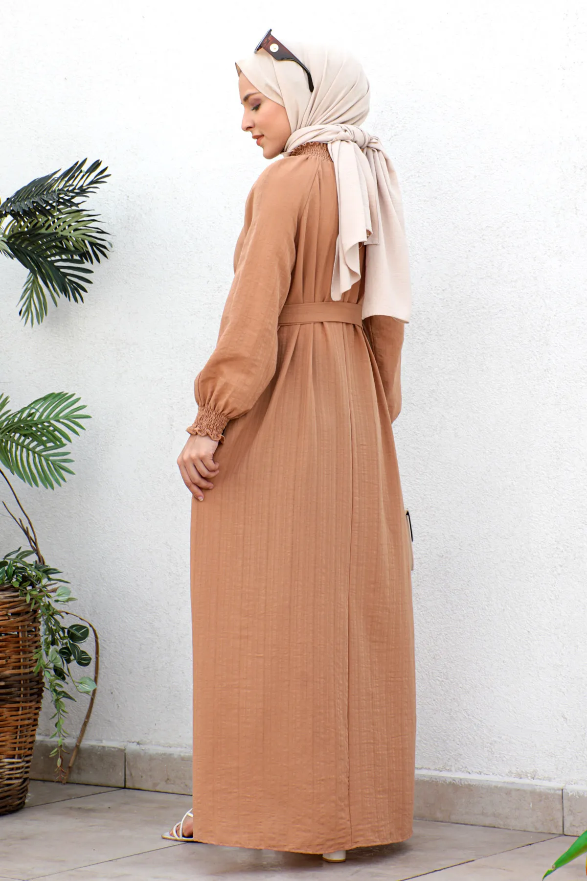Tesettür Dünyası  Gipe Detailliertes Hijab-Kleid Tsd221204 Tan