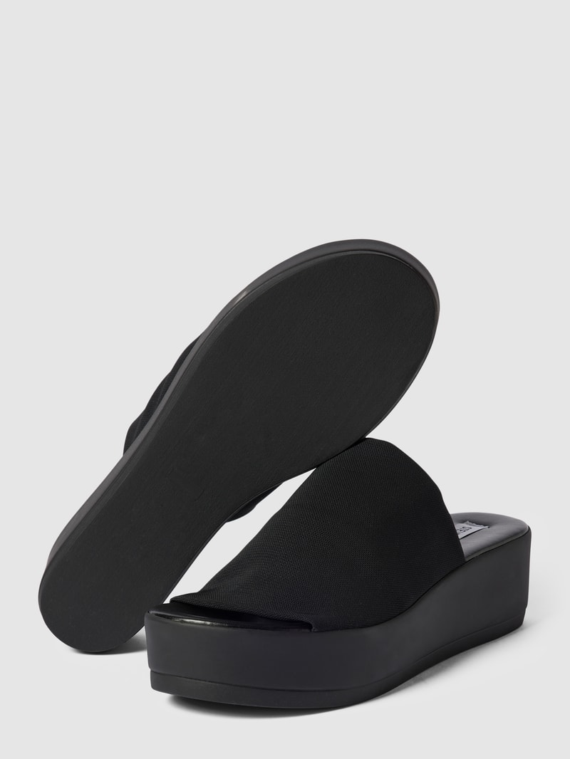 Pantoletten mit Plateausohle Modell 'SLINKY' in schwarz