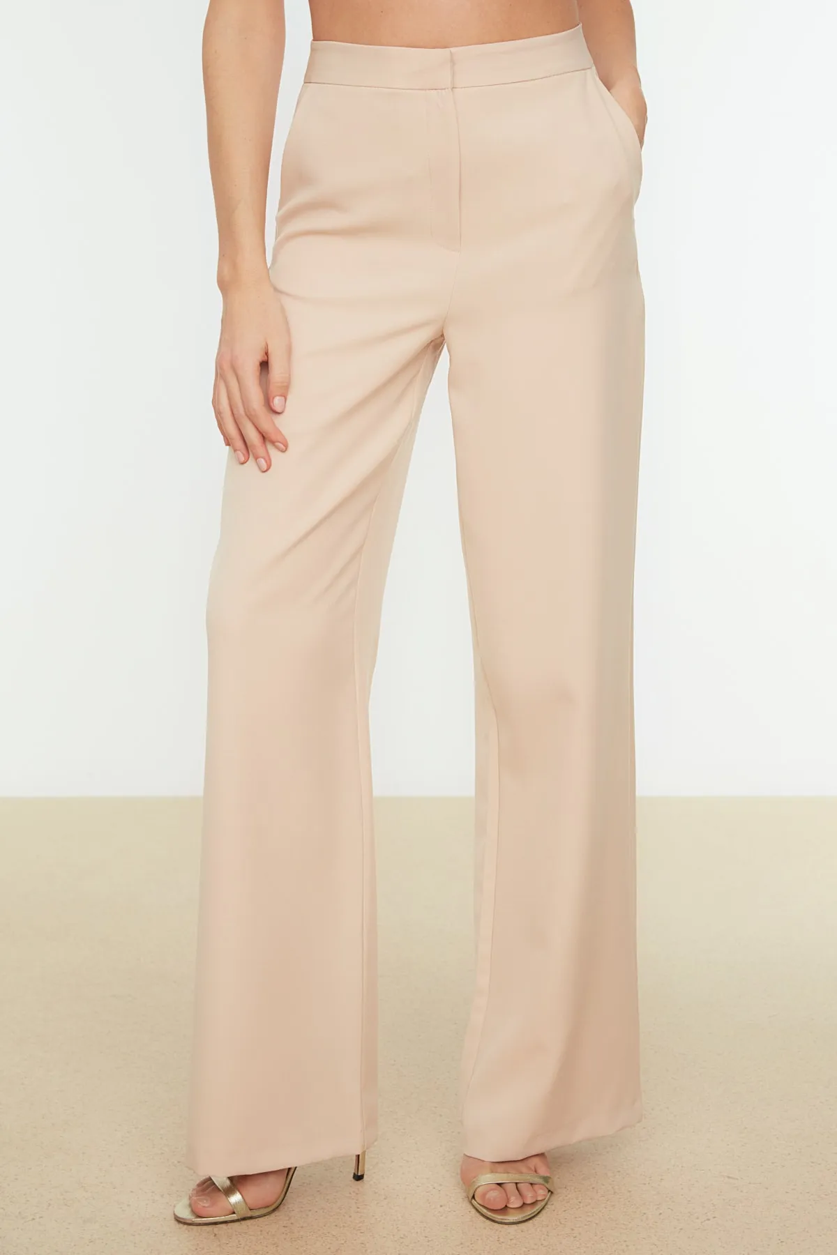Trendyol Collection  Steingewebte Schlauchbeinhose TPRAW22PL0402