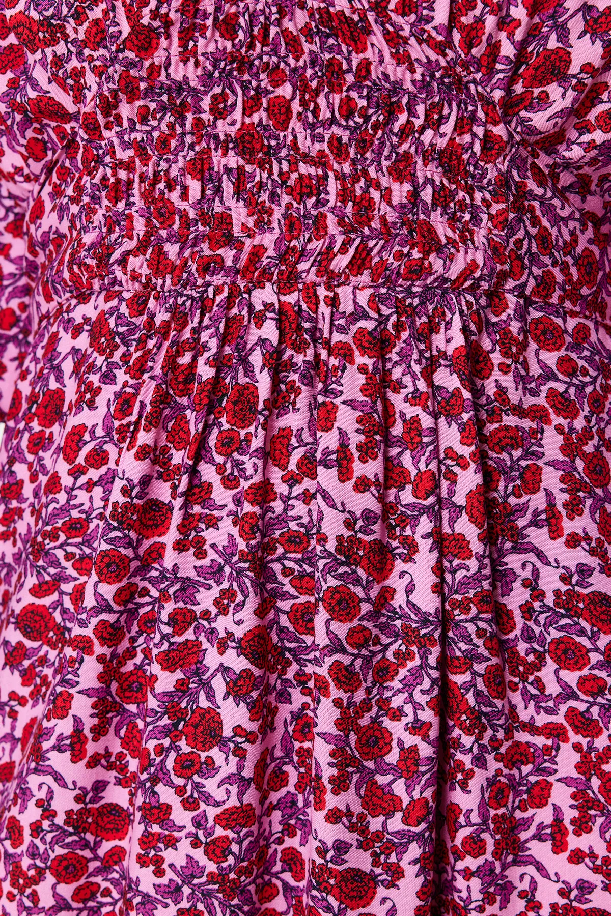 Trendyol Modest  Rosafarbenes Kleid aus gewebter Viskose mit Blumenmuster und Taillenöffnung TCTSS24EB00093