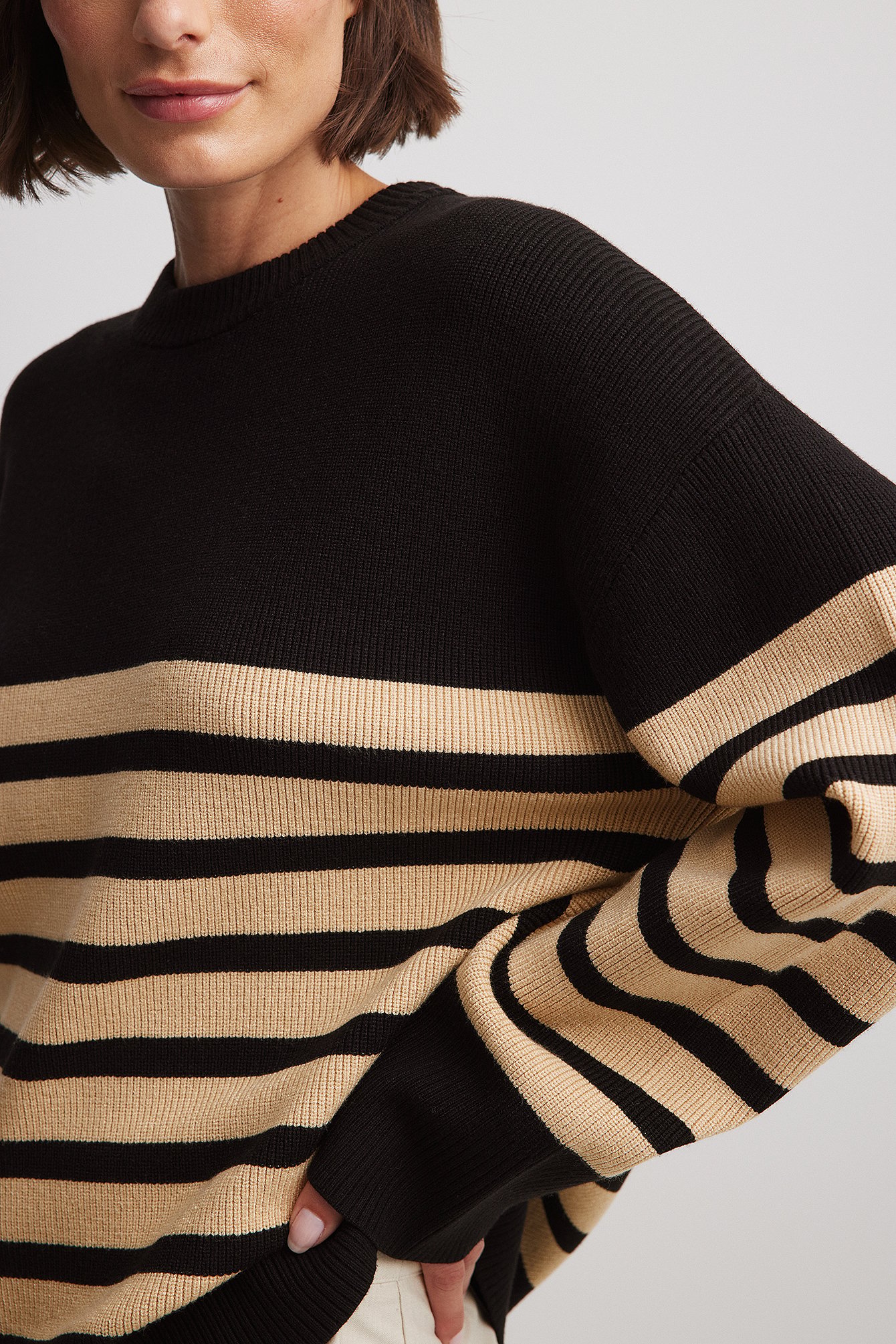 Gestreifter Pullover mit Rundhalsausschnitt