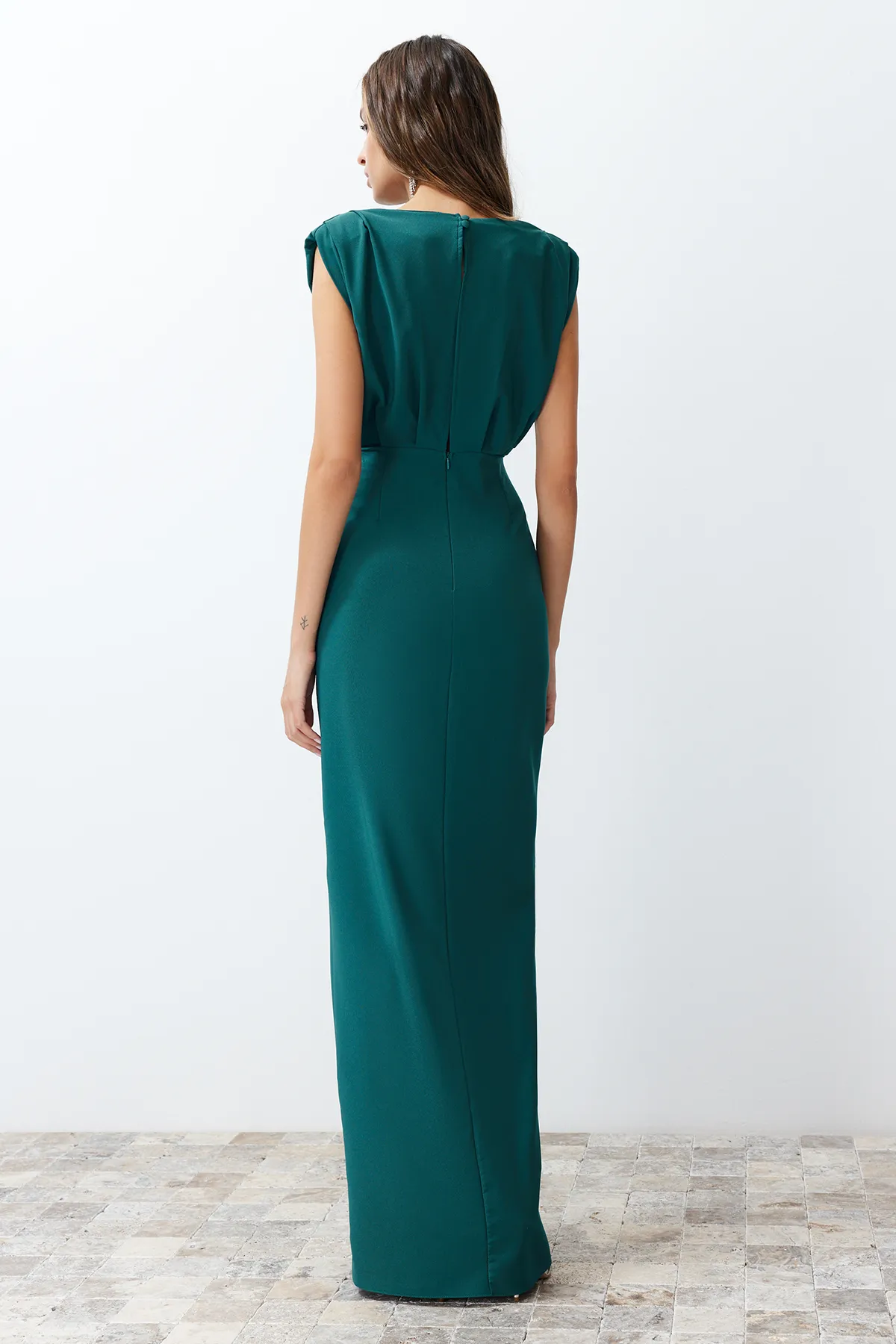Trendyol Collection  Petrolfarbenes, wattiertes, gewebtes langes Abendkleid TPRSS24AE00087