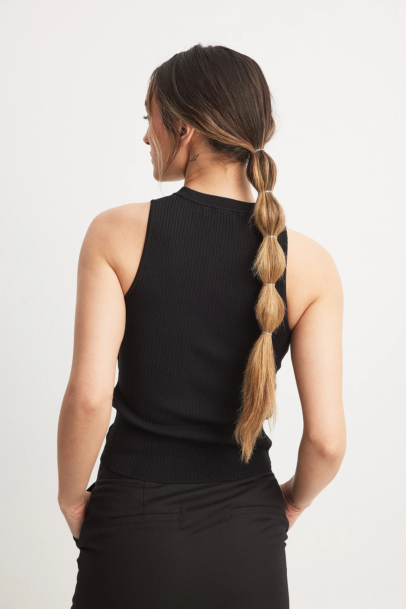 Feingestricktes Crop-Top mit Cut-outs