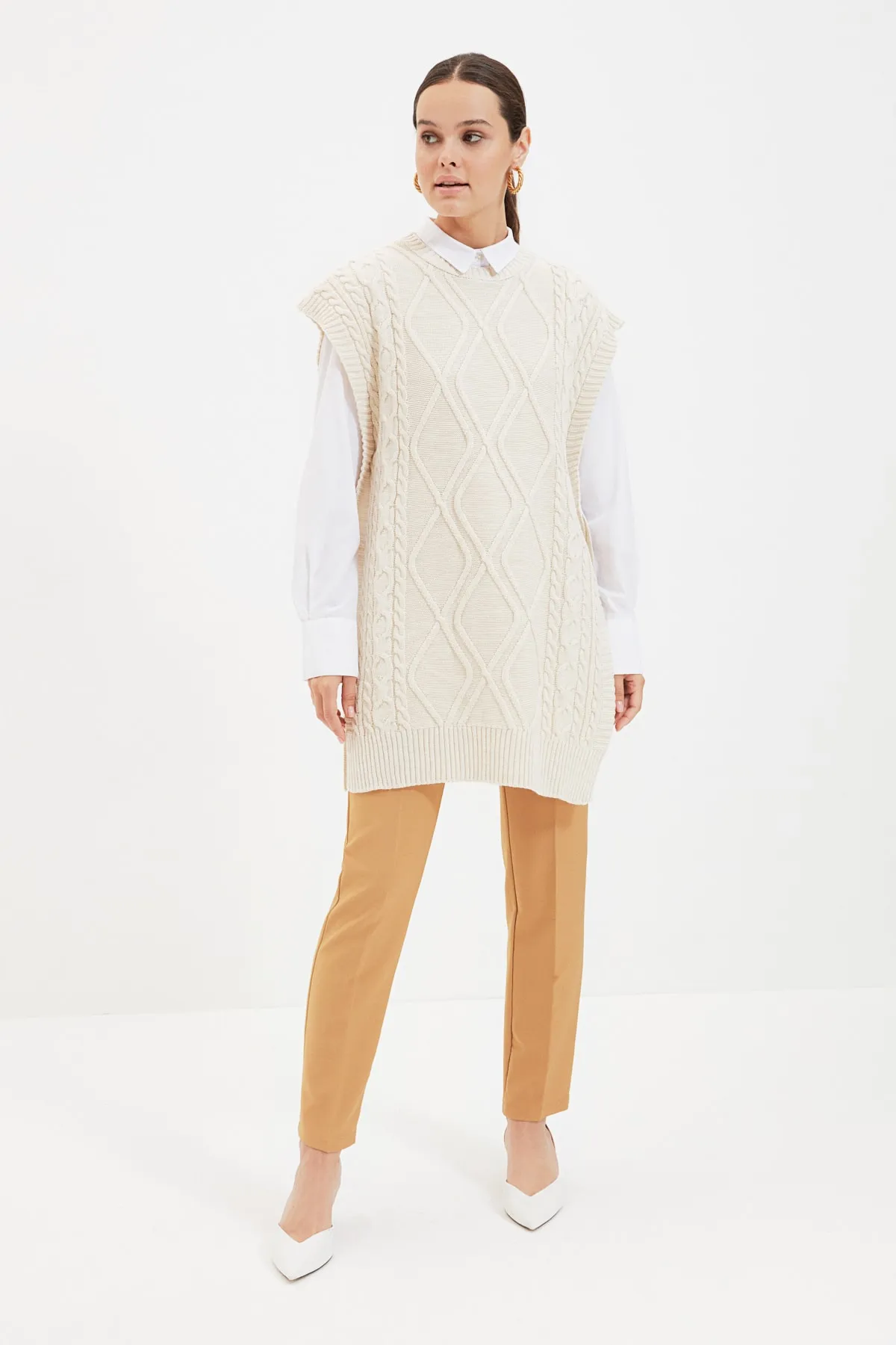 Trendyol Modest  Beigefarbener geflochtener Strickpullover mit Schnürung an der Taille TCTAW22UV0018