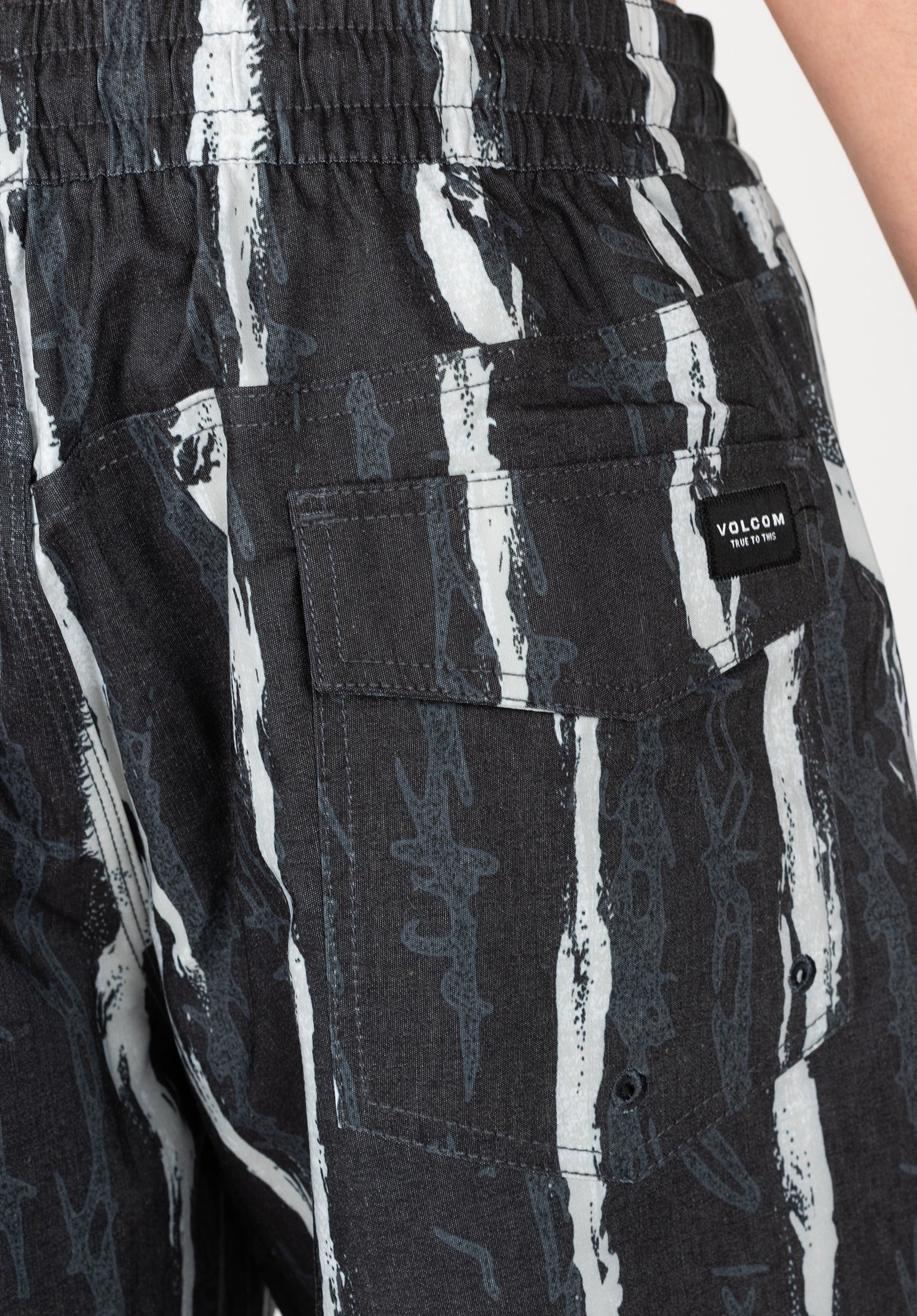 V Ent Hockey Dad Trunk 17