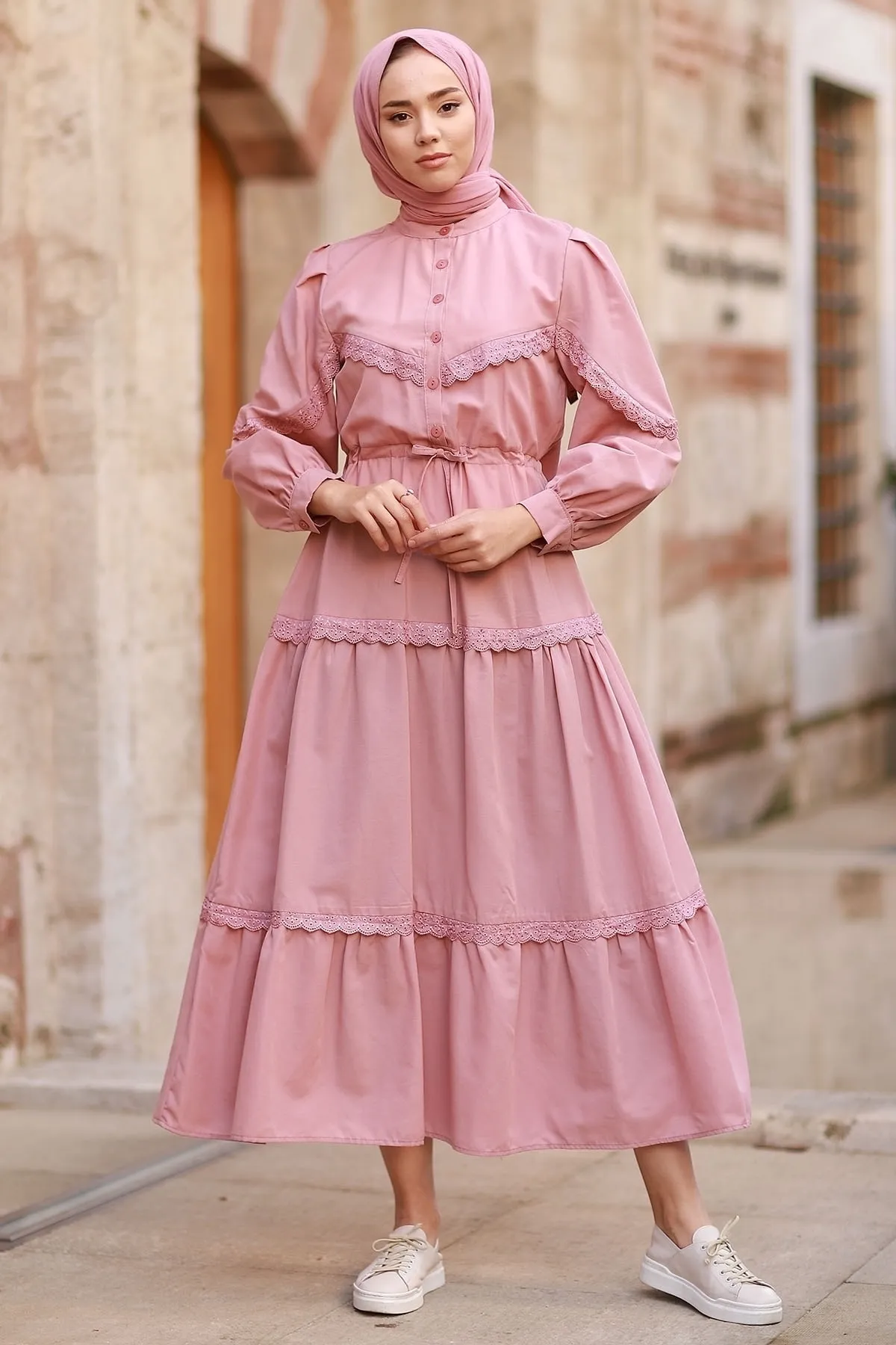 InStyle  Hijab-Kleid mit Guipure-Detail und Ballonärmeln – Dusty Rose