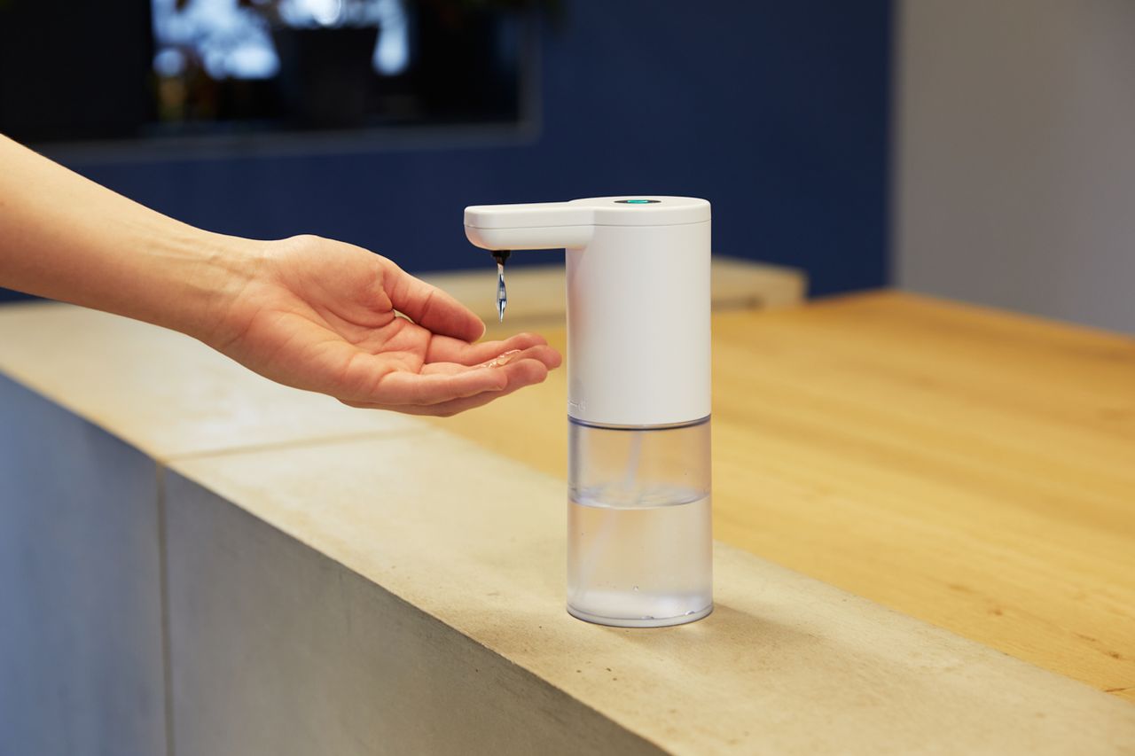 Umuzi Cleaning Viraqur Handhygiene-Set: automatischer Seifenspender inkl. desinfizierendem Handgel. Mit Batterien.