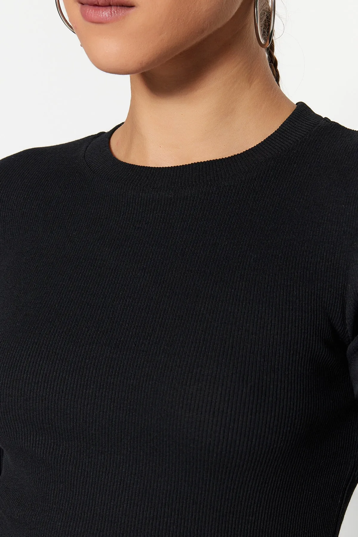 Trendyol Collection  Schwarze, taillierte Stretch-Strickbluse TWOSS23BZ00025