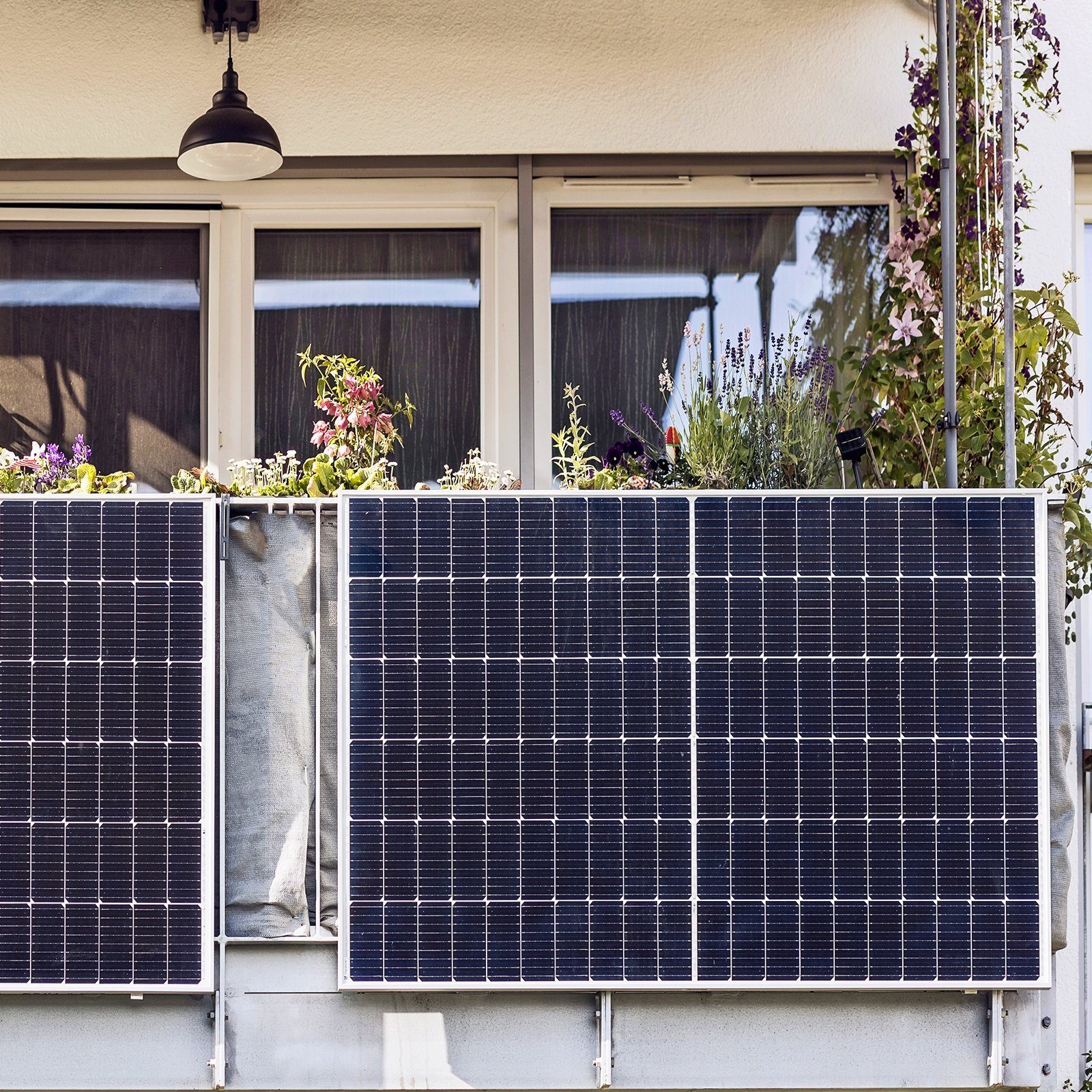SUNNIVA Solaranlage Balkonkraftwerk 2200W, 1500,00 W, Monokristallin, (HOYMILES Wechselrichter (drosselbar auf 600W oder 800W), Solaranlage Komplettset mit 5m Anschlusskabel für Schuko Steckdose, Balkon Mini-PV Anlage mit WIFI APP und Stromerzeugung