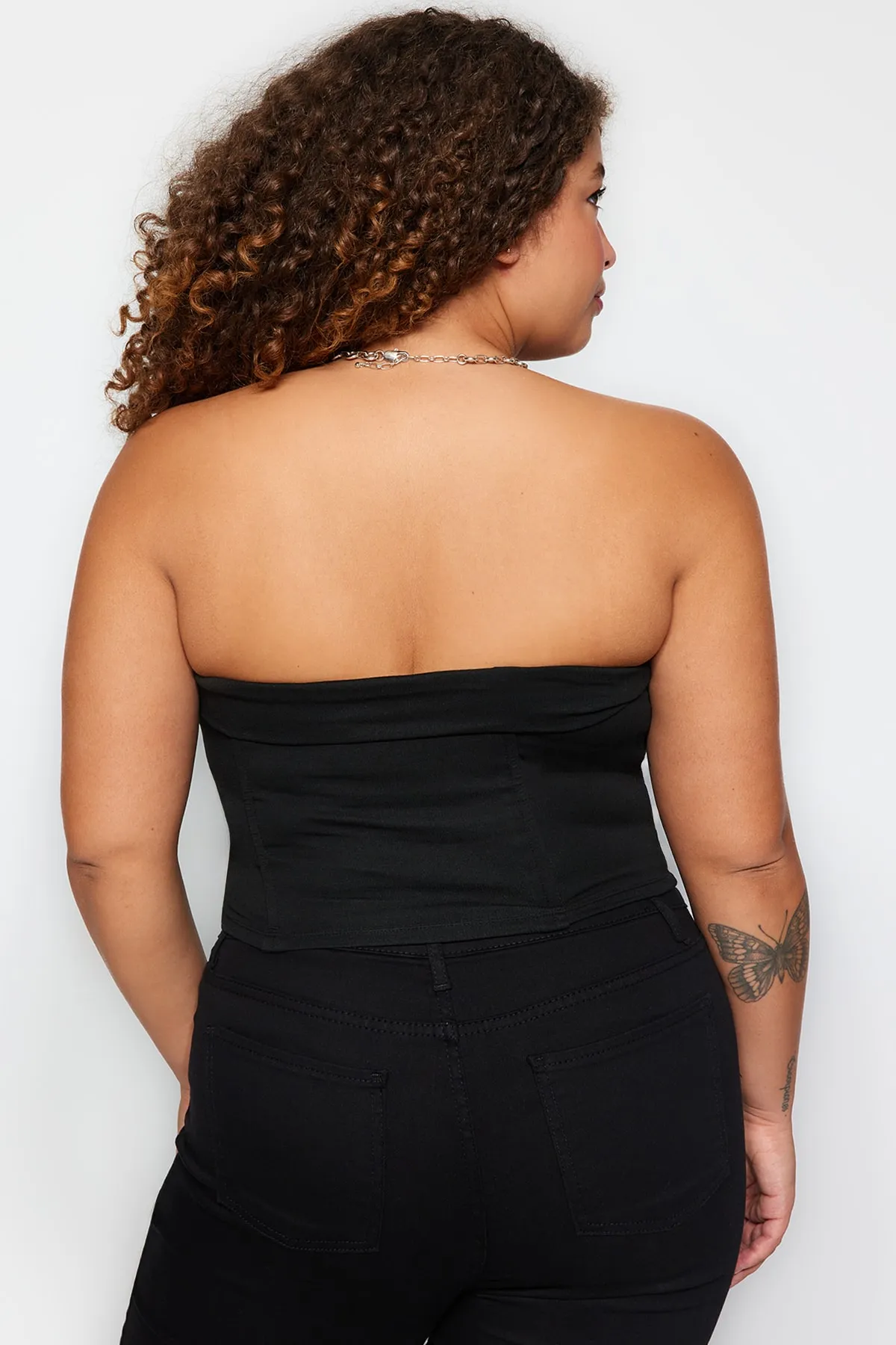 Trendyol Curve  Schwarze trägerlose Strickbluse TBBAW24DJ00000