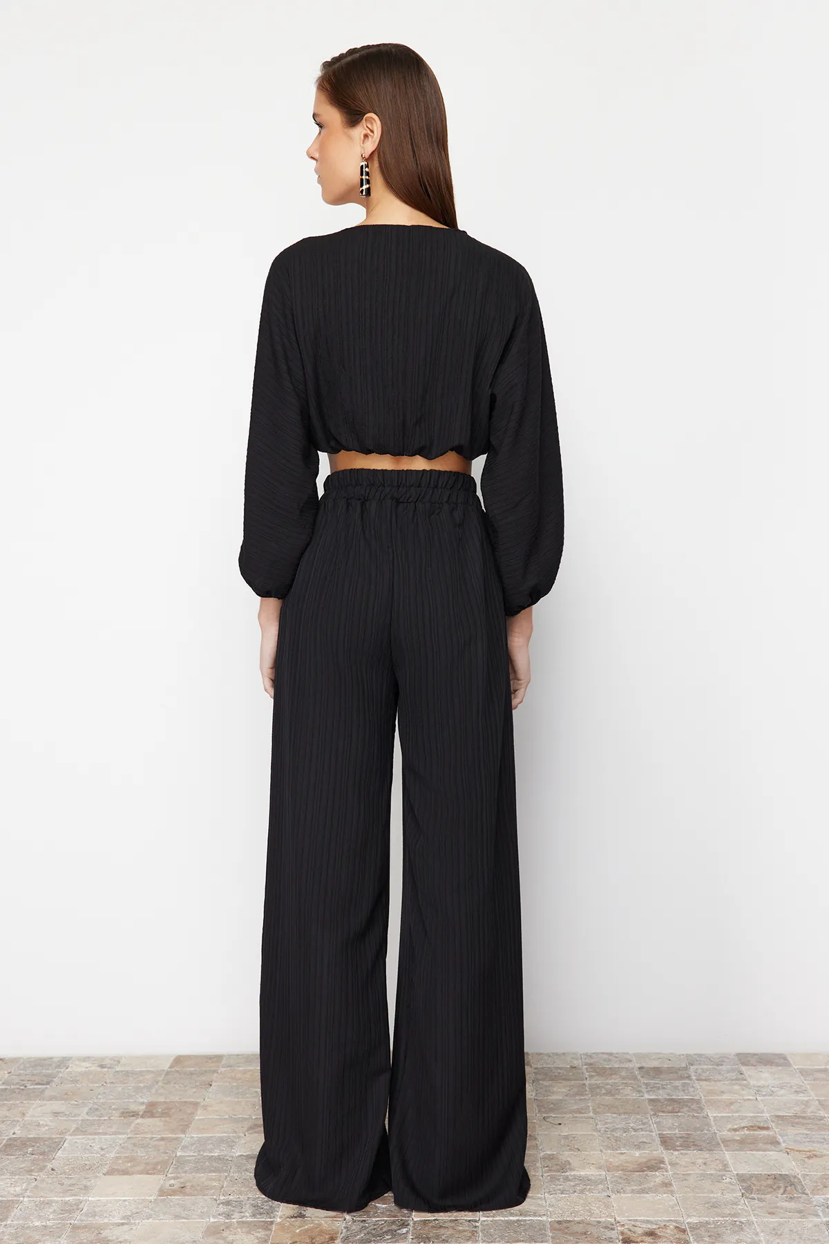 Trendyol Collection  Schwarzes gewebtes Blusen- und Hosenset mit Schlitz TBESS24AU00038