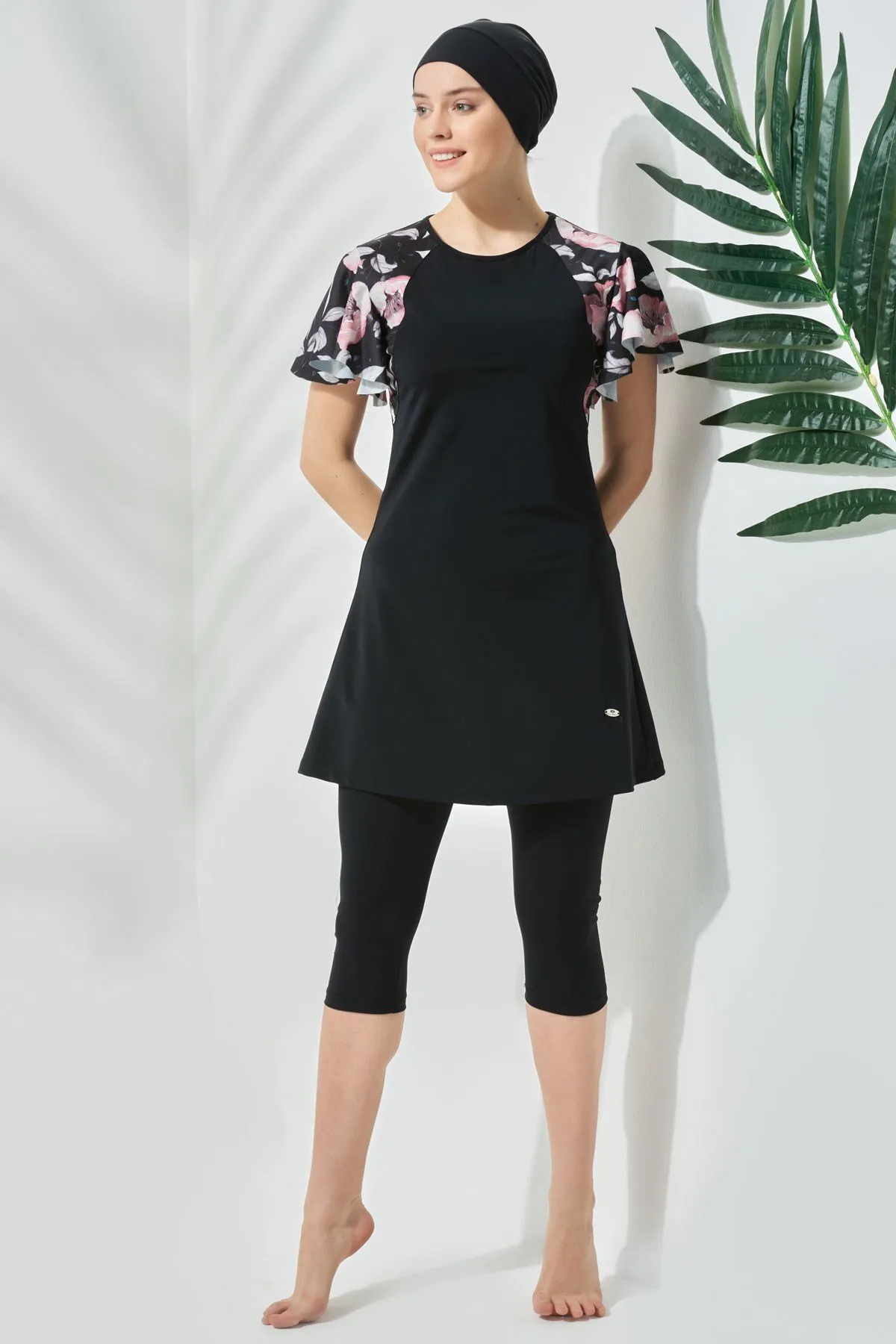 C&City  Halbbedeckter Hijab-Badeanzug mit Kurzarmstrumpfhose C13090 Schwarz