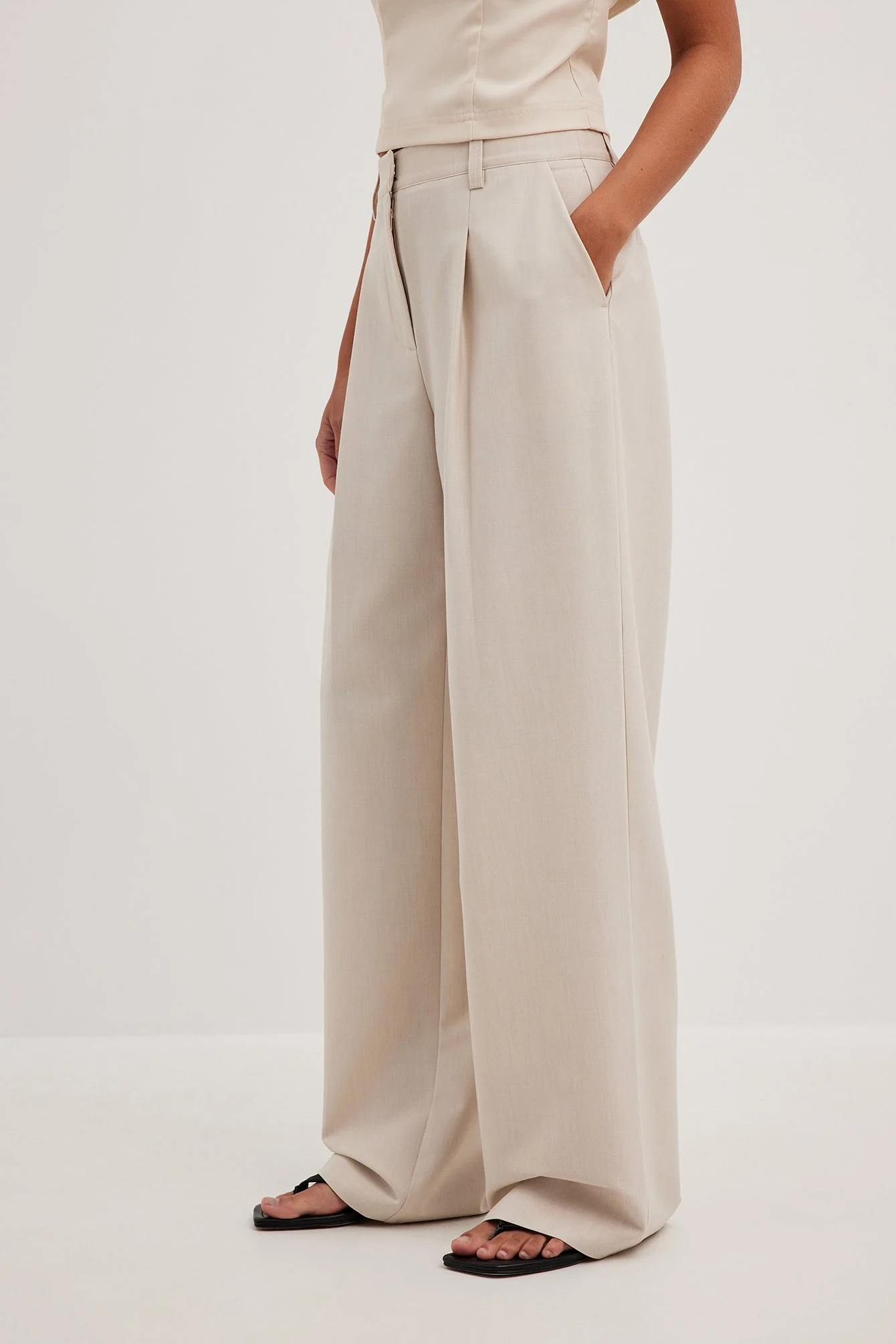 Melange-Anzughose mit hoher Taille und Bundfalten