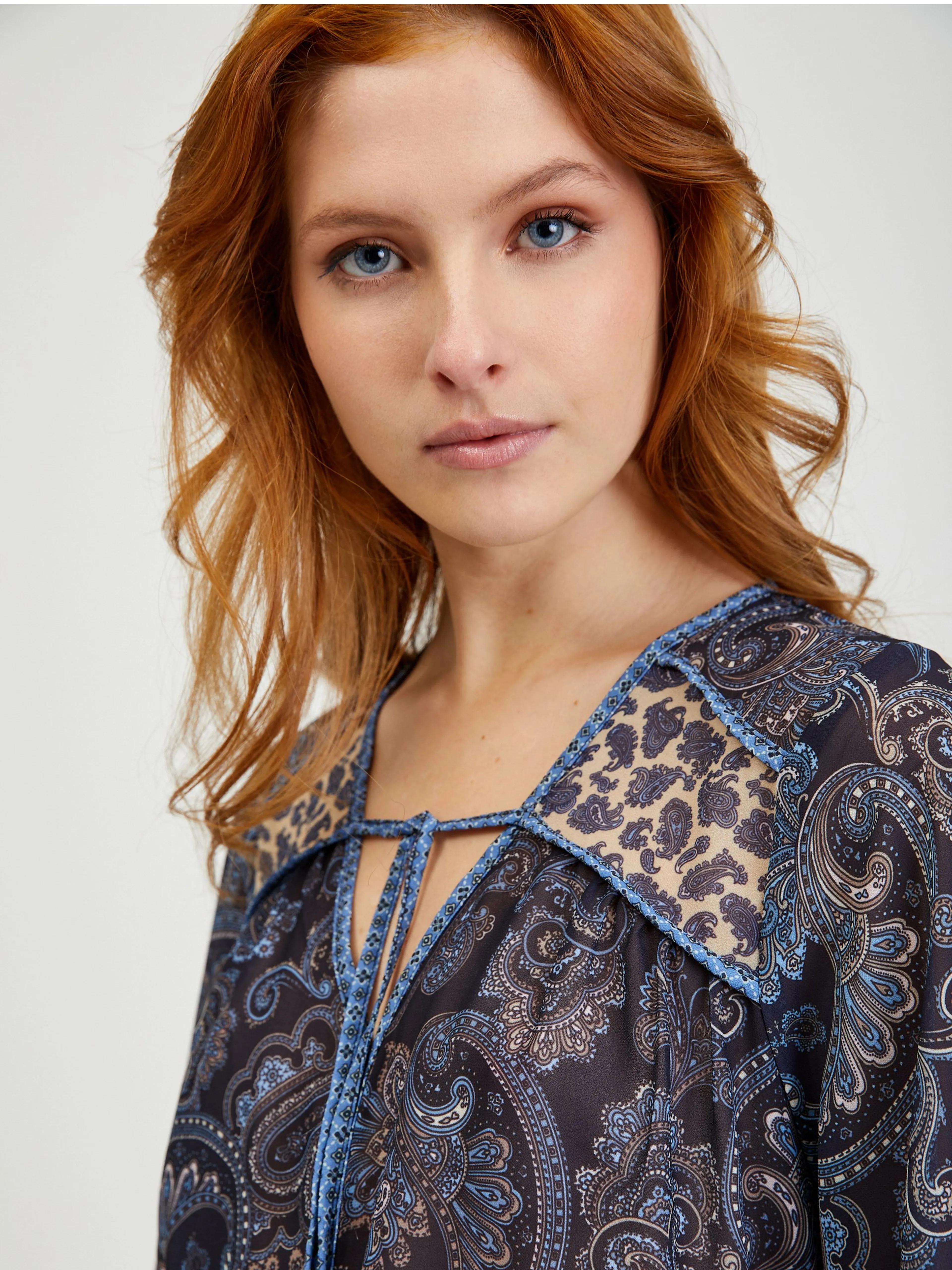 Dunkelblaue gemusterte Damenbluse ORSAY
