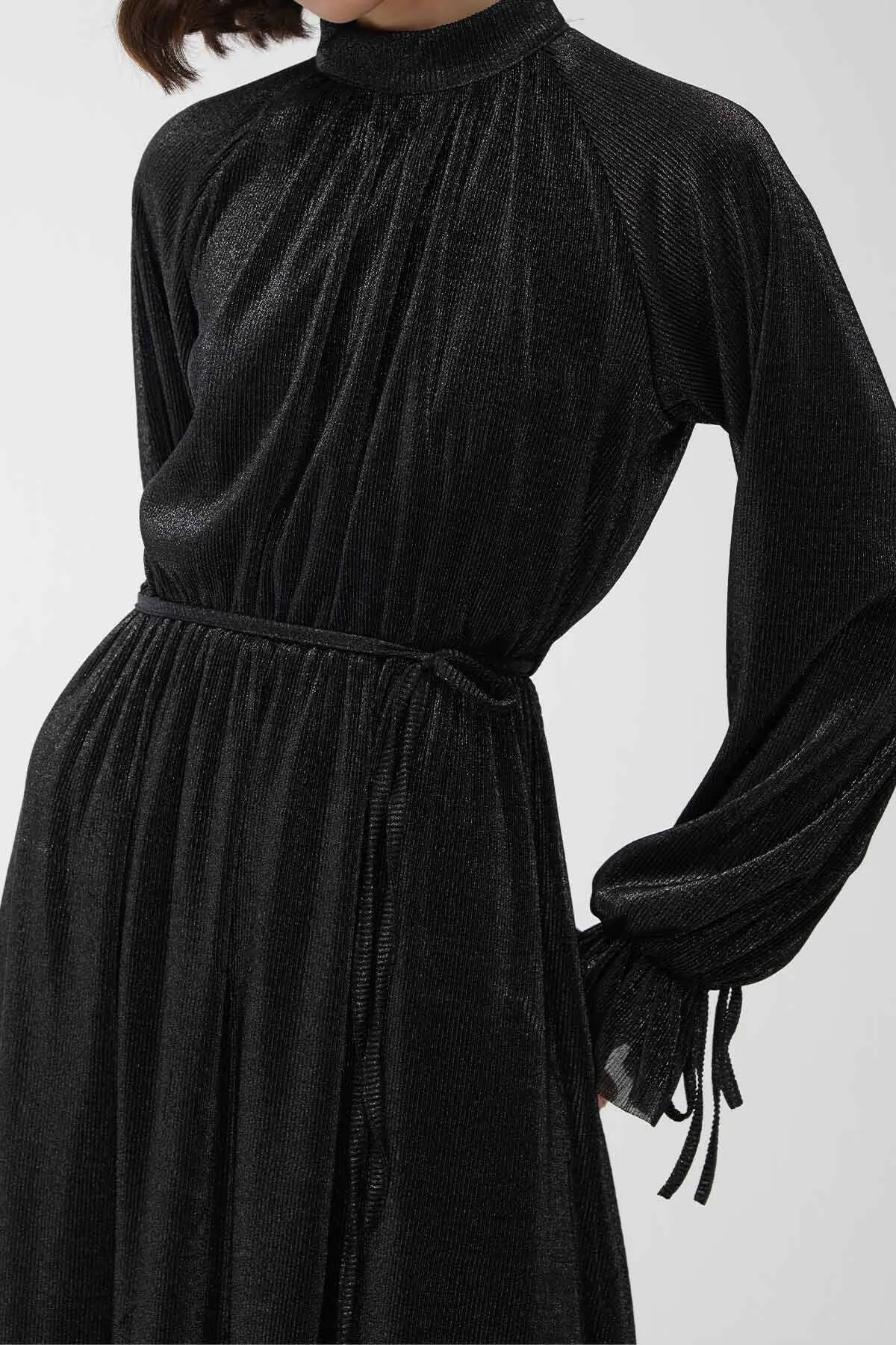 Manuka  Plissiertes glitzerndes Abendkleid in Schwarz
