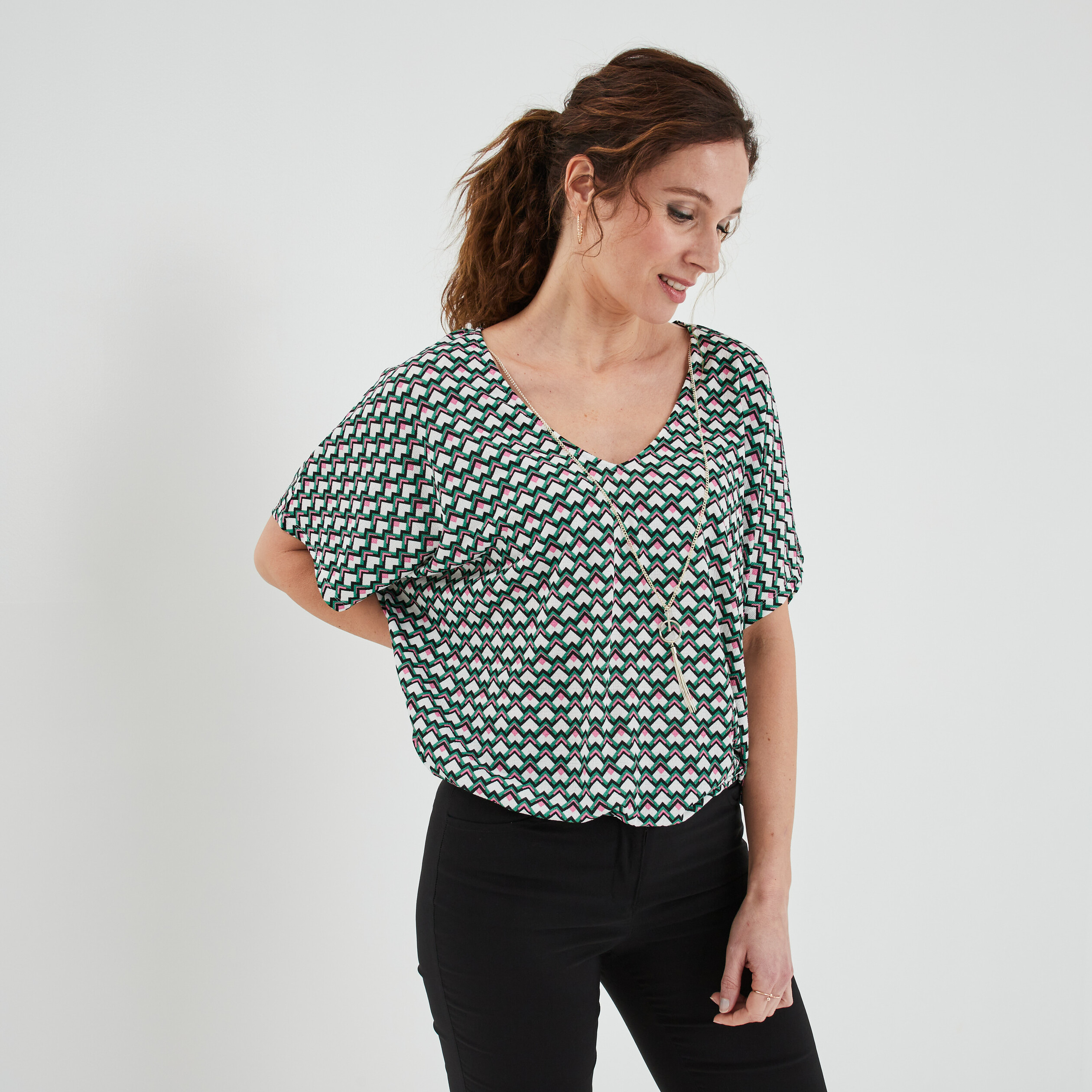 T-shirt col en V bijou Mosquitos vert femme | La Halle