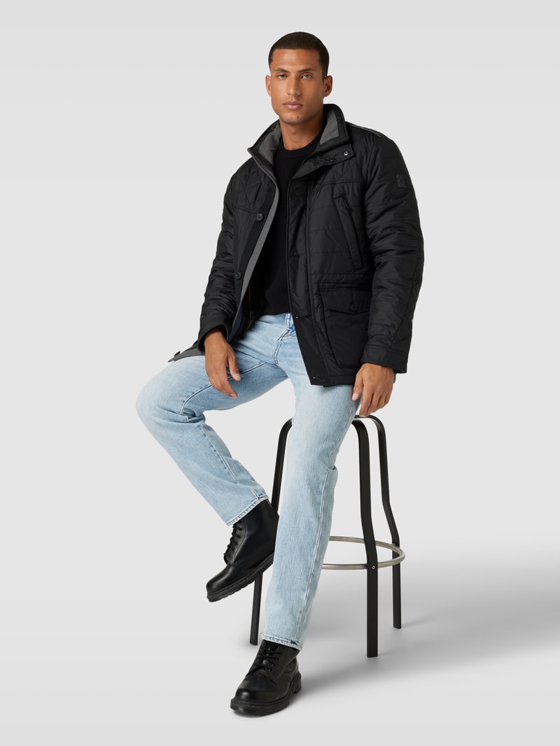 Steppjacke mit Stehkragen in schwarz