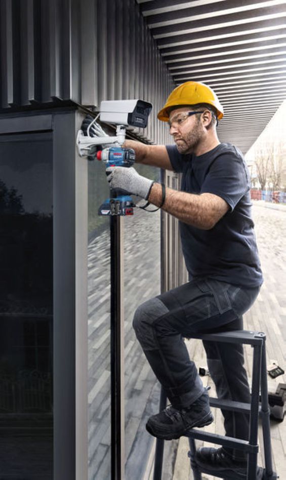 Bosch Blue 06019N2102 GDX 18V-285 Akku-Schlagschrauber mit 2 x 4,0 Ah Akku und Ladegerät GAL 18V-40 in L-BOXX
