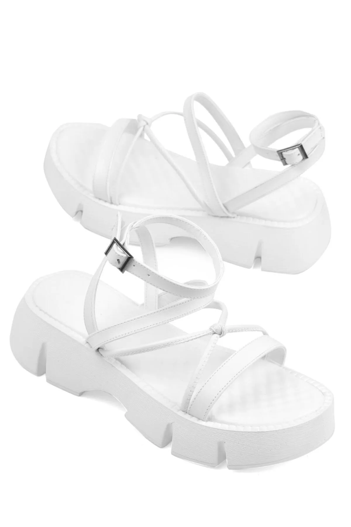 Capone Outfitters  Capone Damen-Sandalen mit dickem Sohlen-Knöchelriemen und bequemer Sohle in Weiß