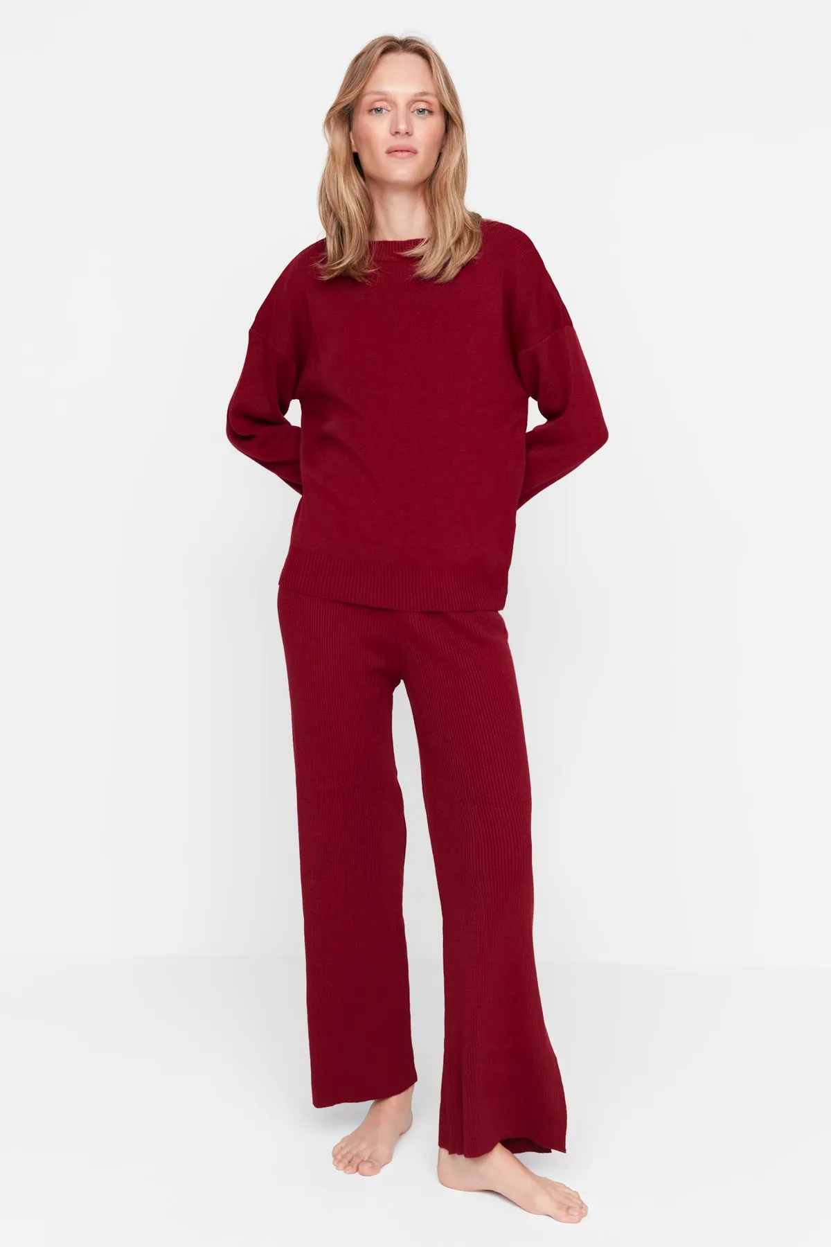 Trendyol Collection  Weinrotes Strickoberteil-Set mit Schlitzdetail THMAW22AU0502