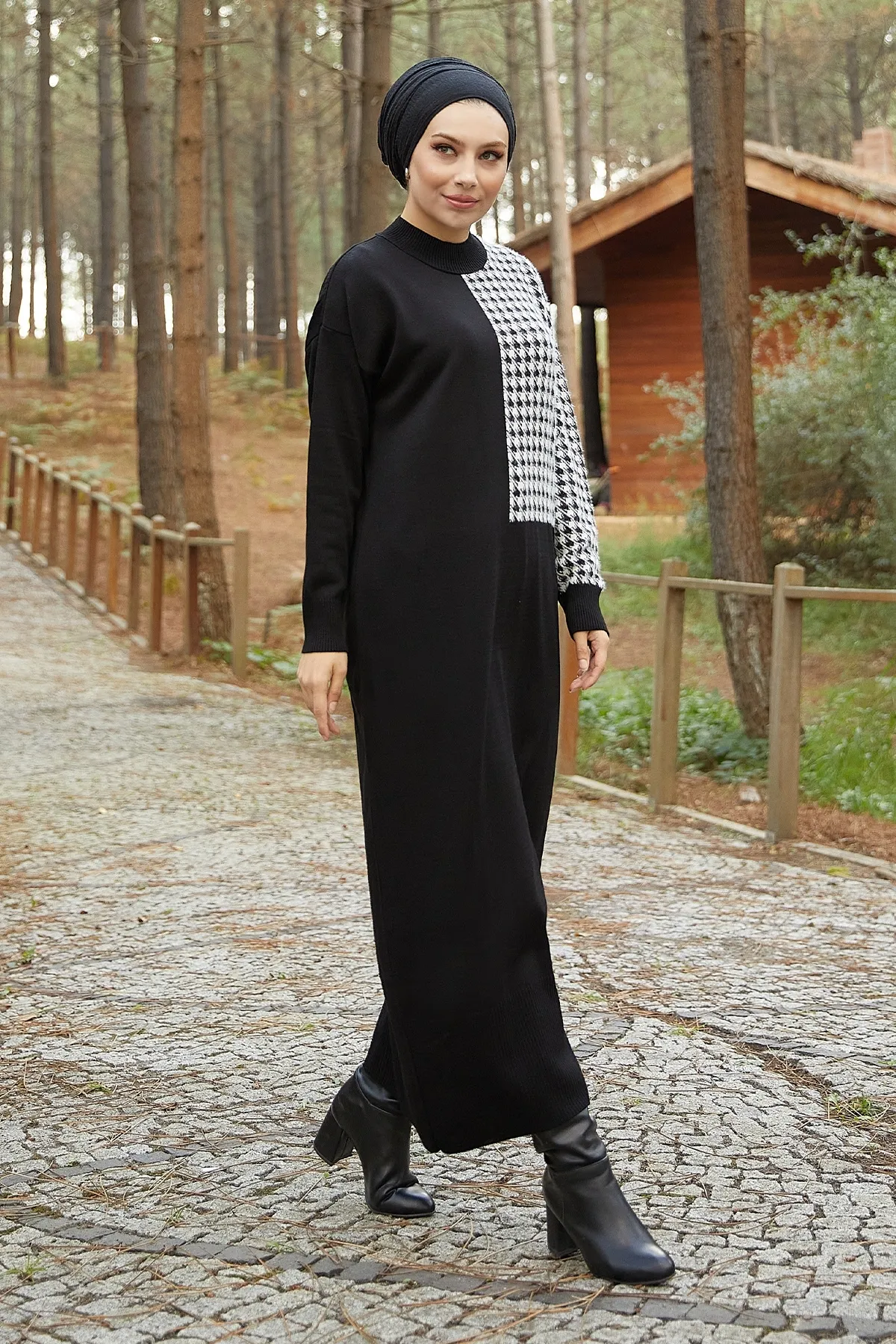InStyle  Amelya Strickkleid mit Hahnentrittmuster und Ärmeln – Schwarz