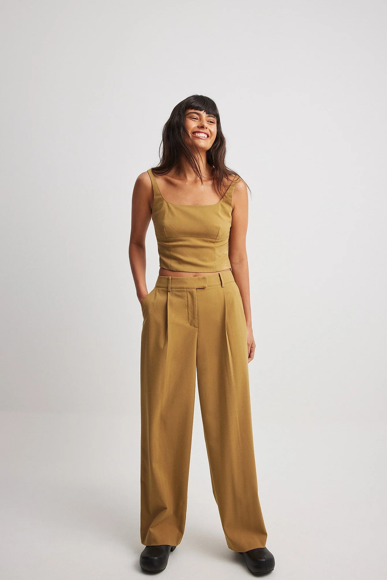 Plissierte Hose mit mittlerer Taille