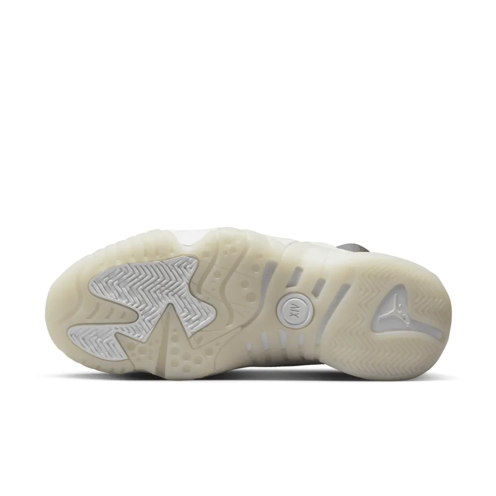 NIKE JORDAN Jumpman Two Trey DR9631-002 / grau