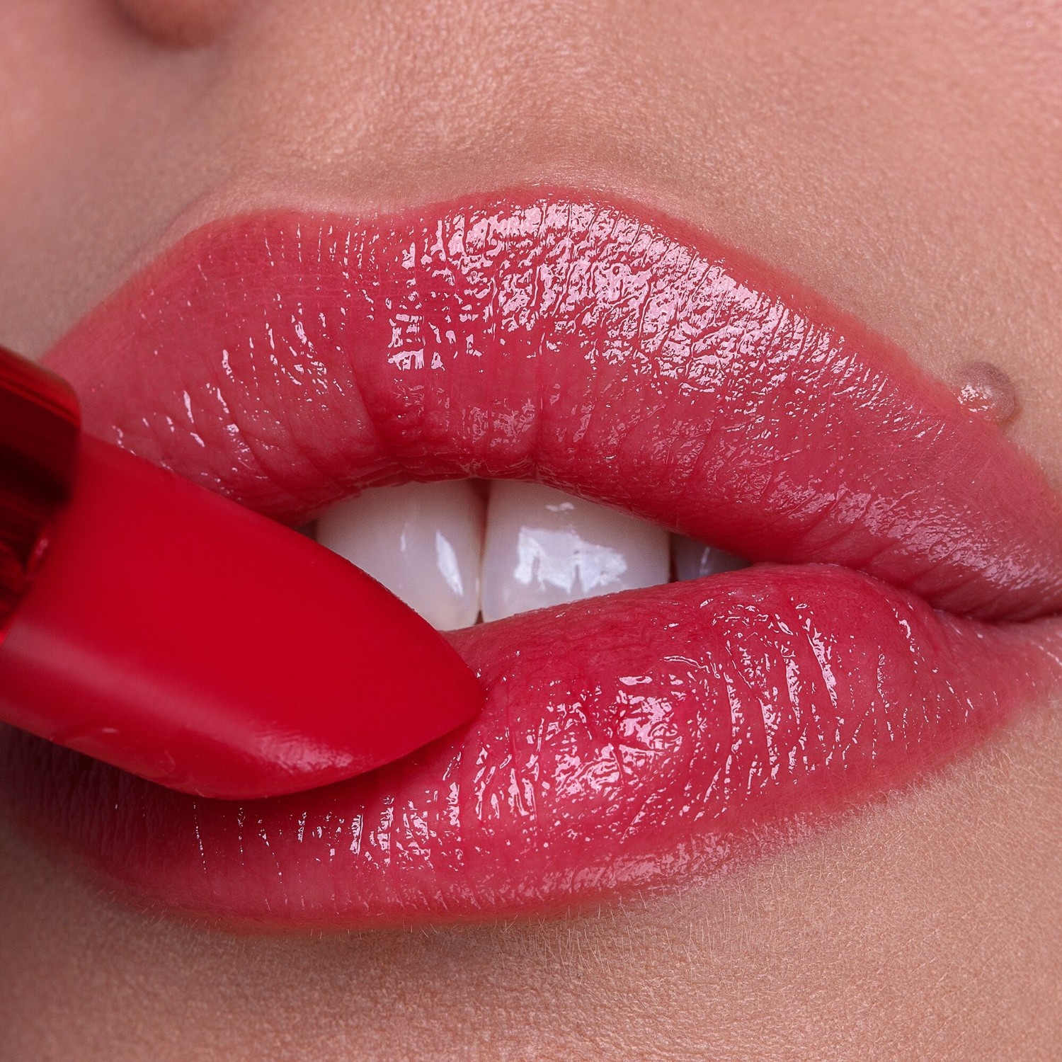 Catrice Wild Hibiscus Glow Lip Balm 010 Hawaiian Blossom Glow