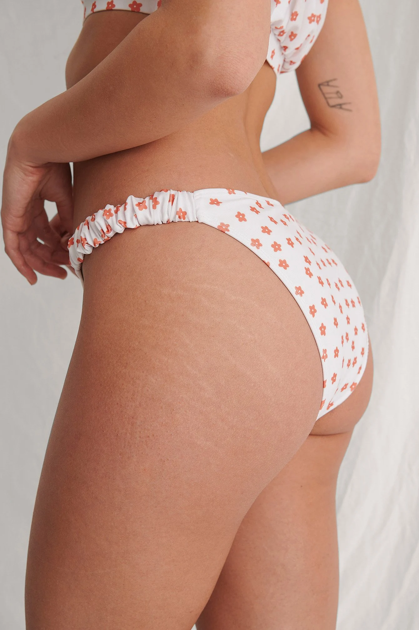 Recyceltes Bikini-Höschen mit Rüschen-Detail