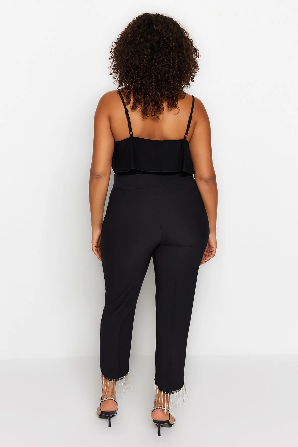 Trendyol Curve  Schwarze gewebte Hose mit Steindetail am Bein TBBSS23AR00041