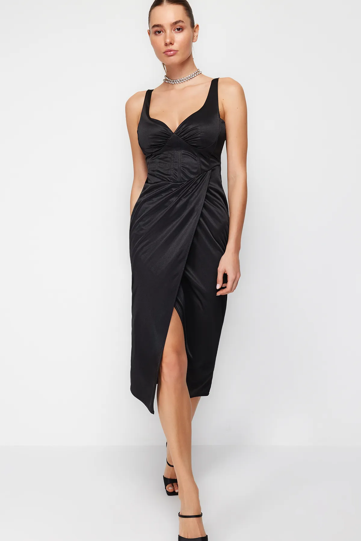 Trendyol Collection  Schwarzes drapiertes Wickelkleid aus Satin TPRSS24EL00054