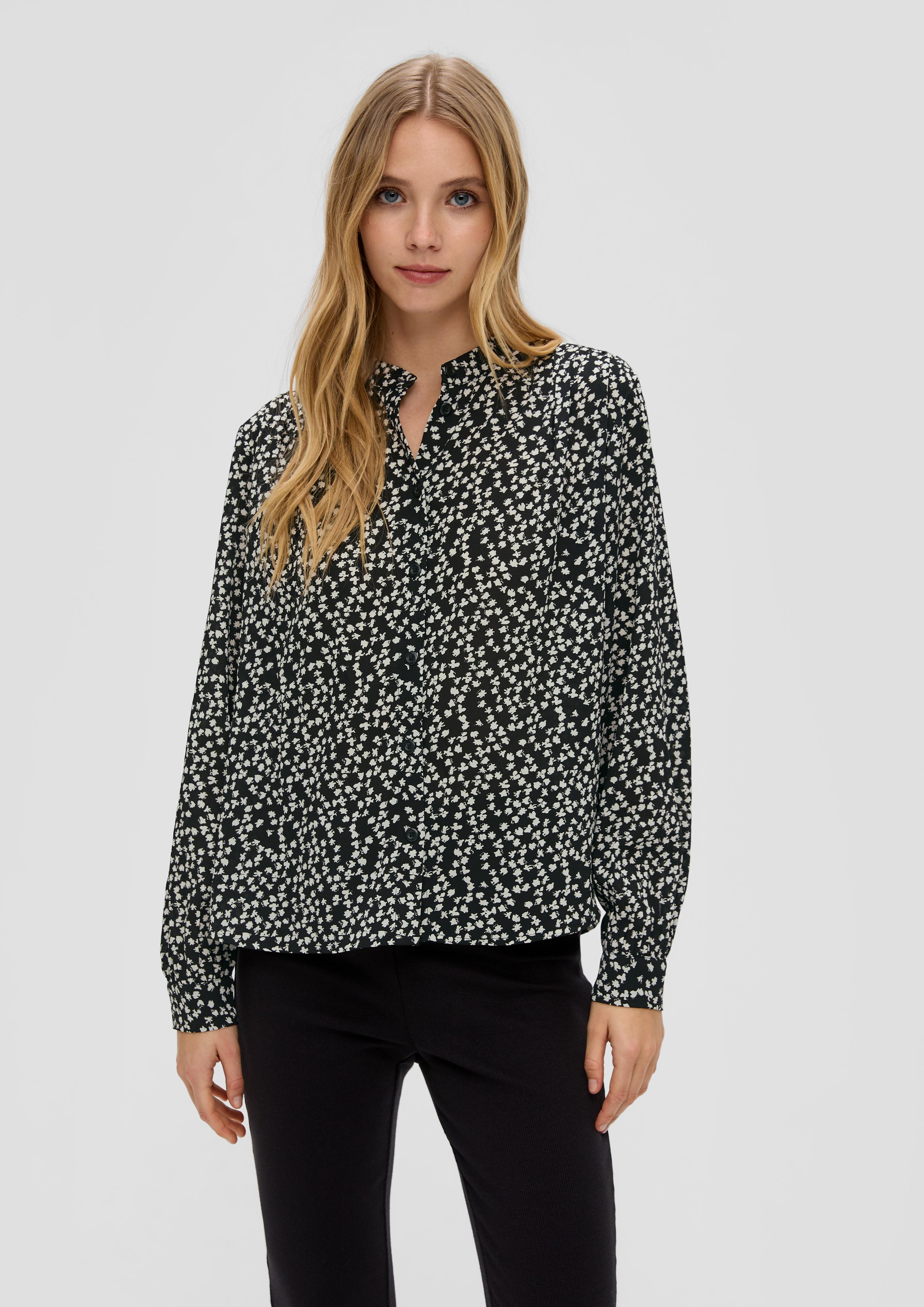 Hochgeschlossene Bluse mit Allover-Print  2140618-99A4