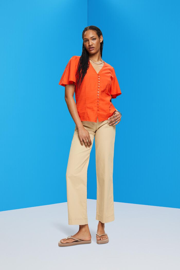 Taillierte Bluse mit Knöpfen