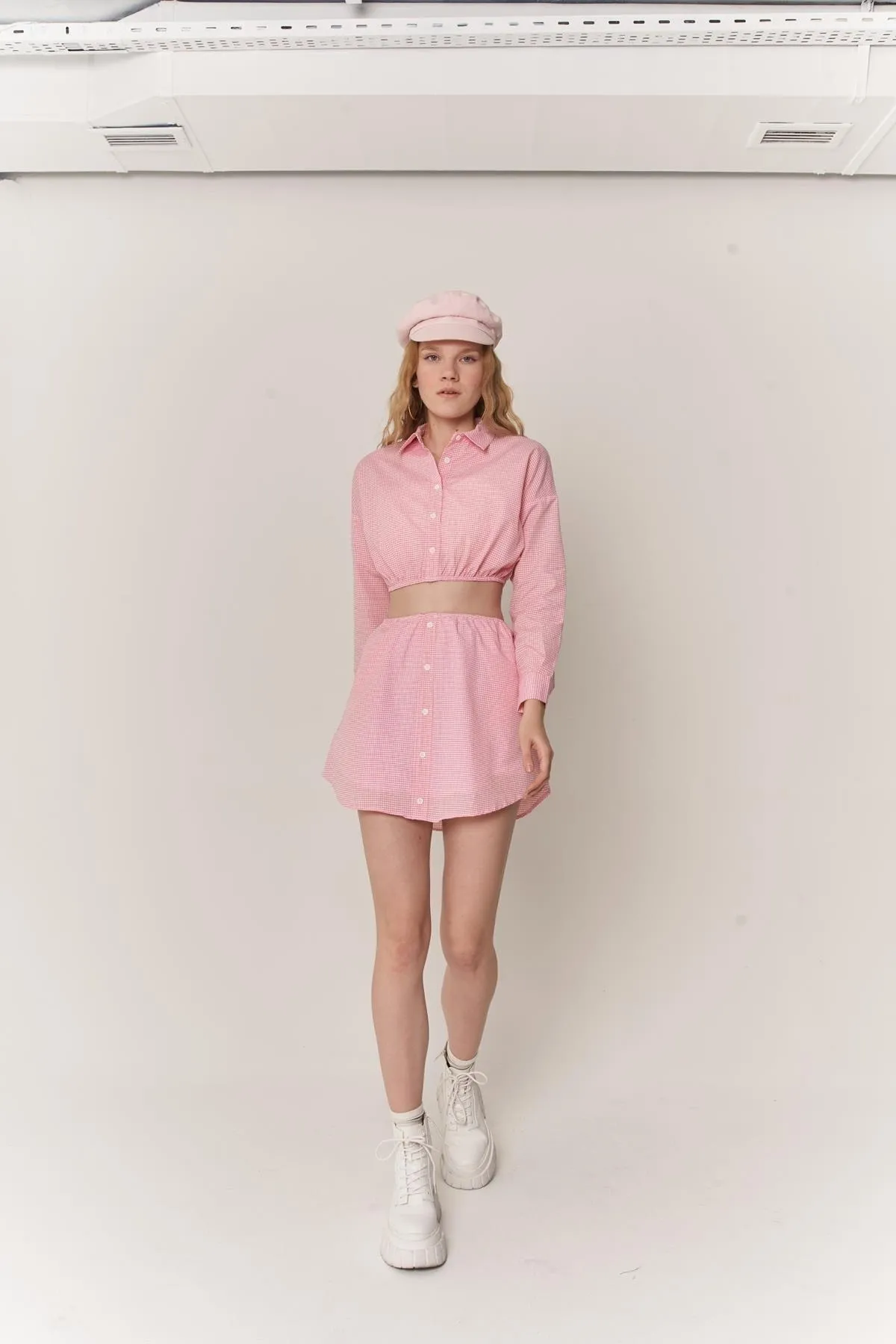 HOLLY LOLLY  Rosafarbenes Minirock-Crop-Shirt für Damen mit elastischem Knopfverschluss und Cindy-Bottom-Top-Set