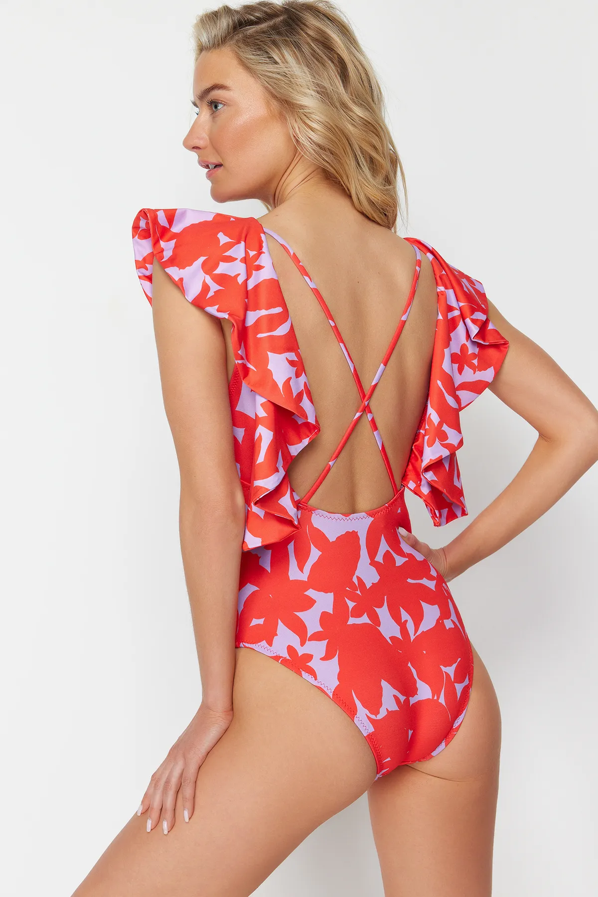 Trendyol Collection  Roter Badeanzug mit Volant und Blumenmuster TBESS21MA0278