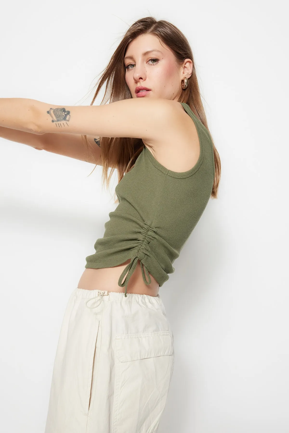 Trendyol Collection  Khaki-Beige 2er-Pack geripptes, flexibles Strick-Tanktop mit Faltendetail, Pool-Kragen TWOSS21AL0195