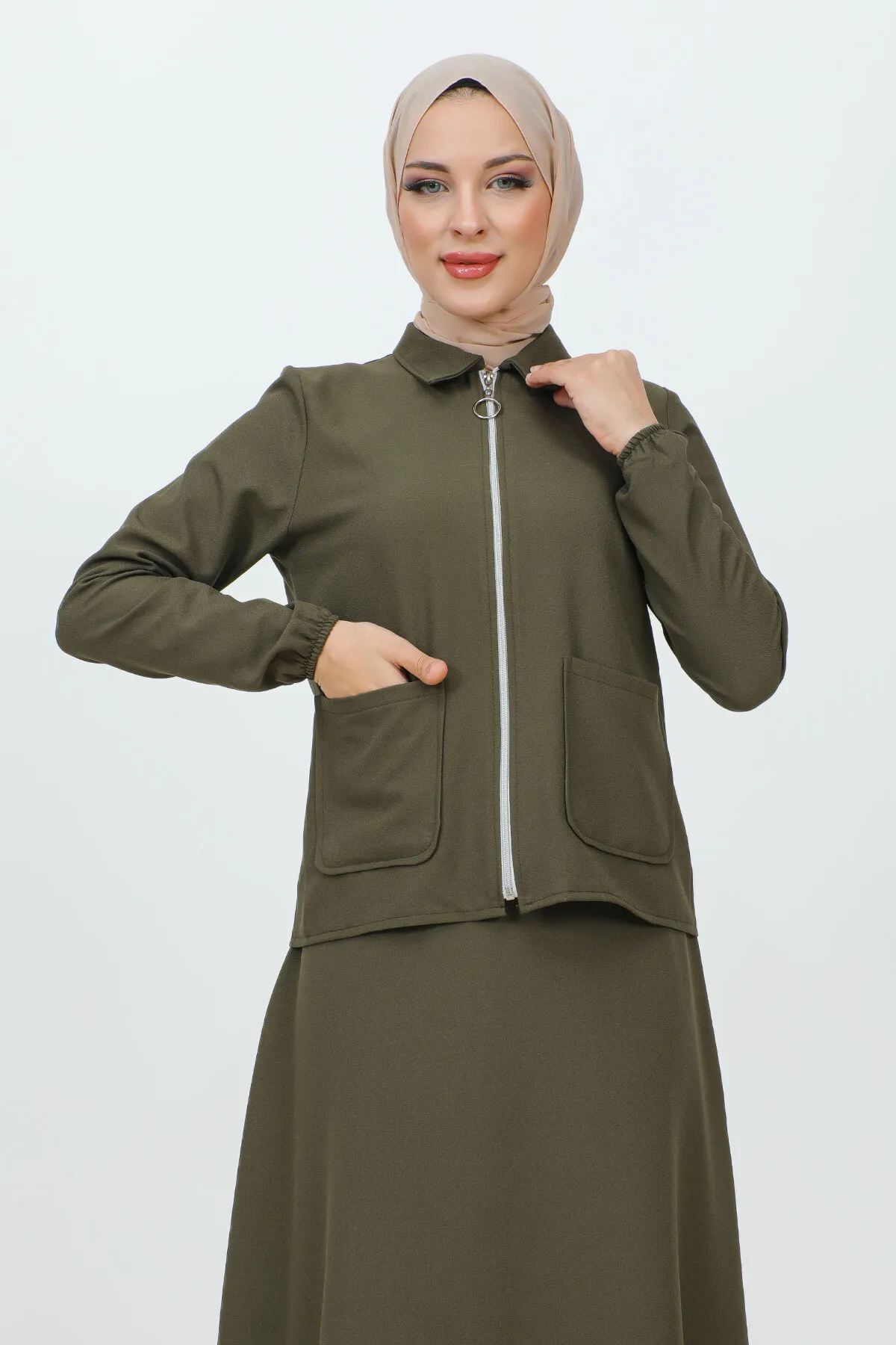 Tesettür Dünyası  Anzug aus Krepp mit Taschenrock und Reißverschluss TSD231205 Khaki